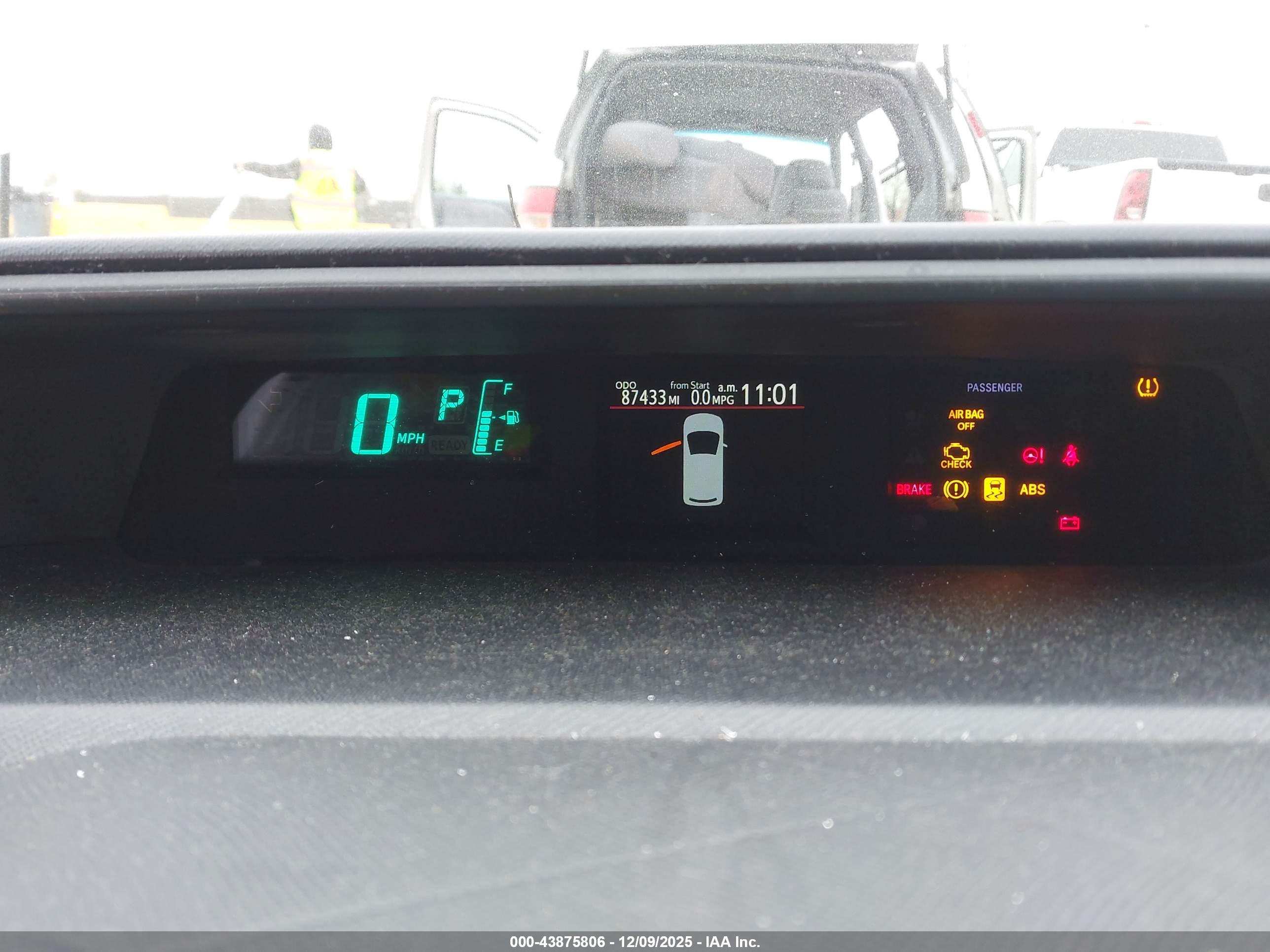 TOYOTA PRIUS image 7