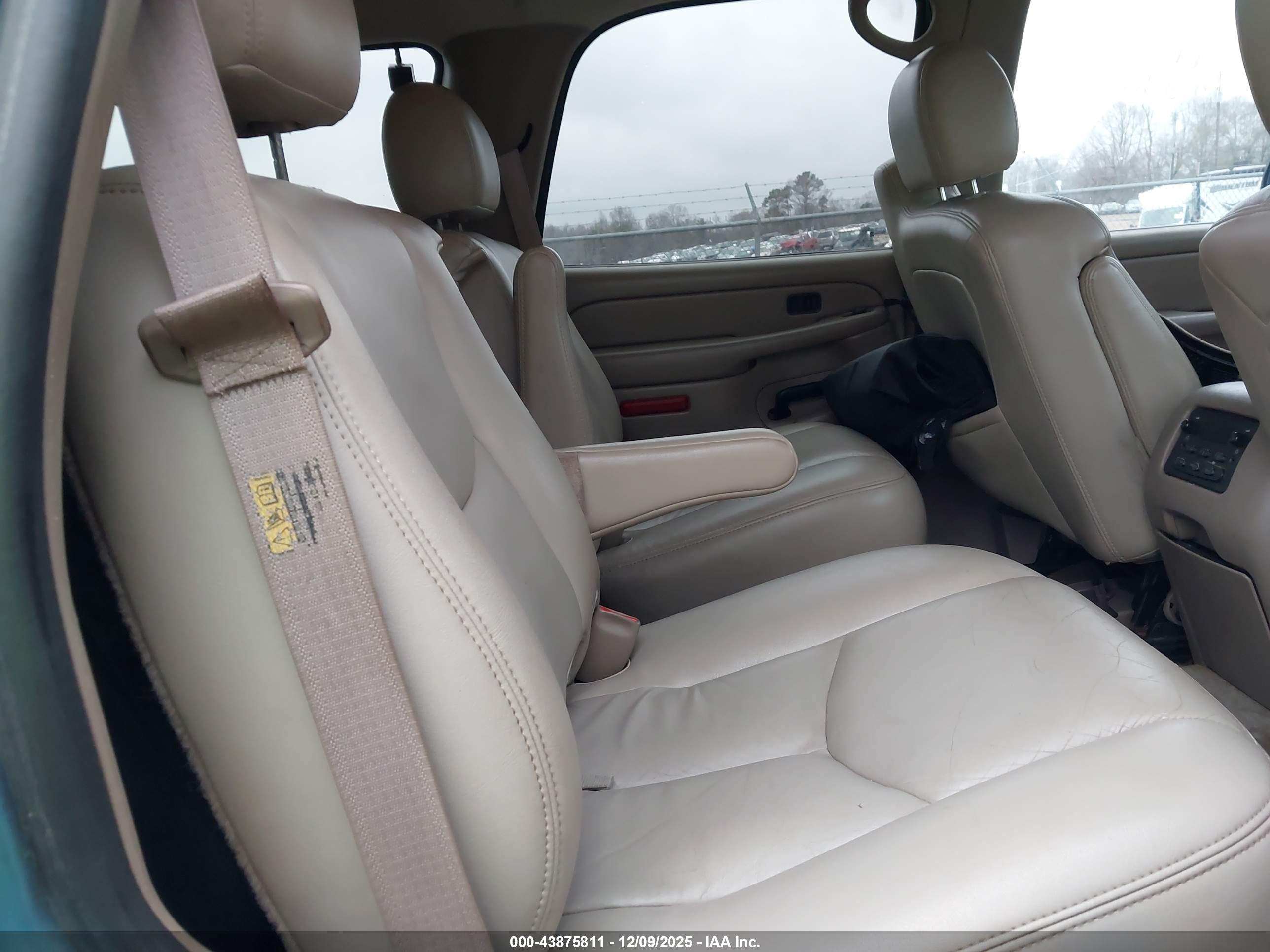 CHEVROLET TAHOE image 8
