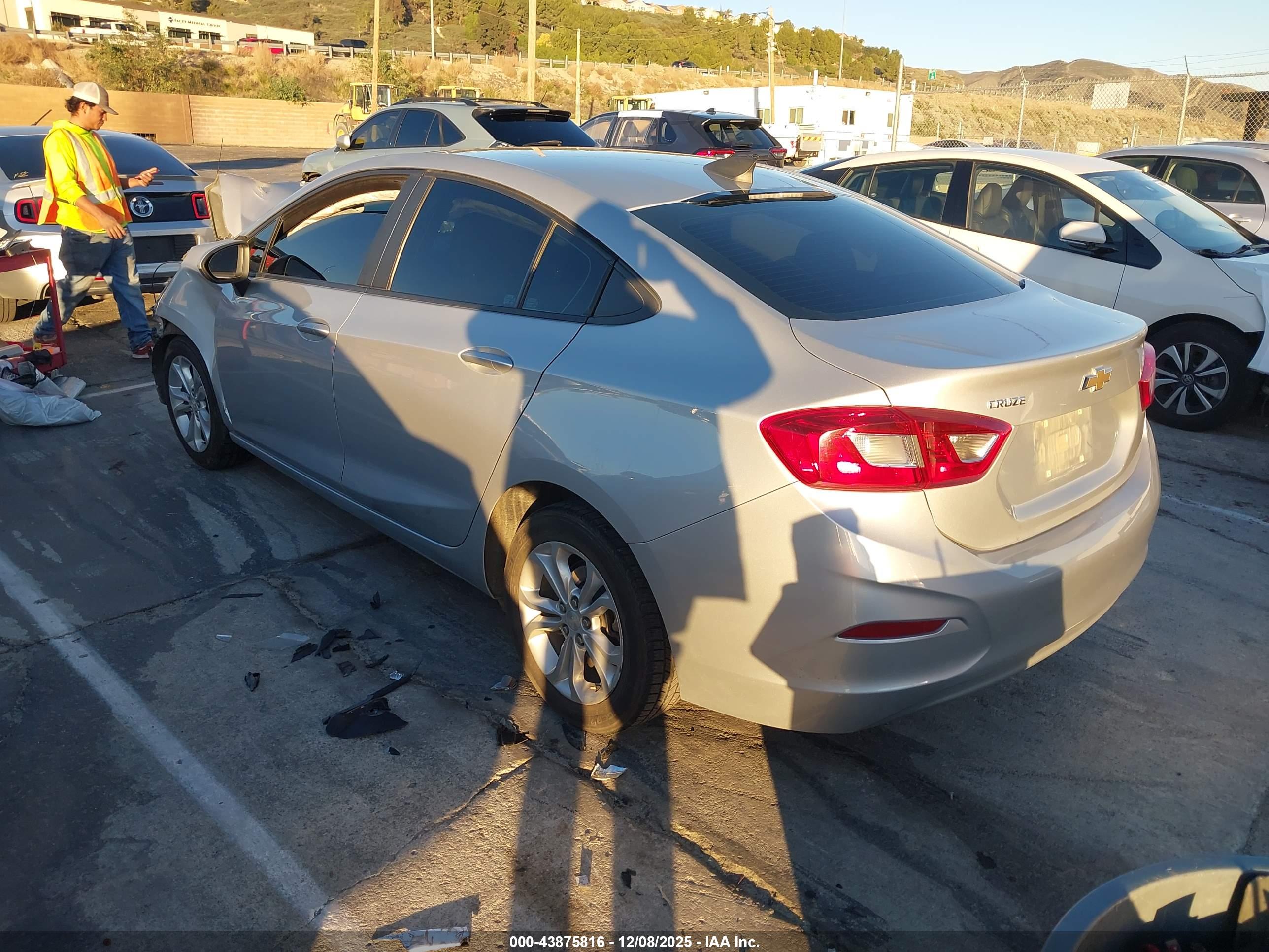 CHEVROLET CRUZE image 3