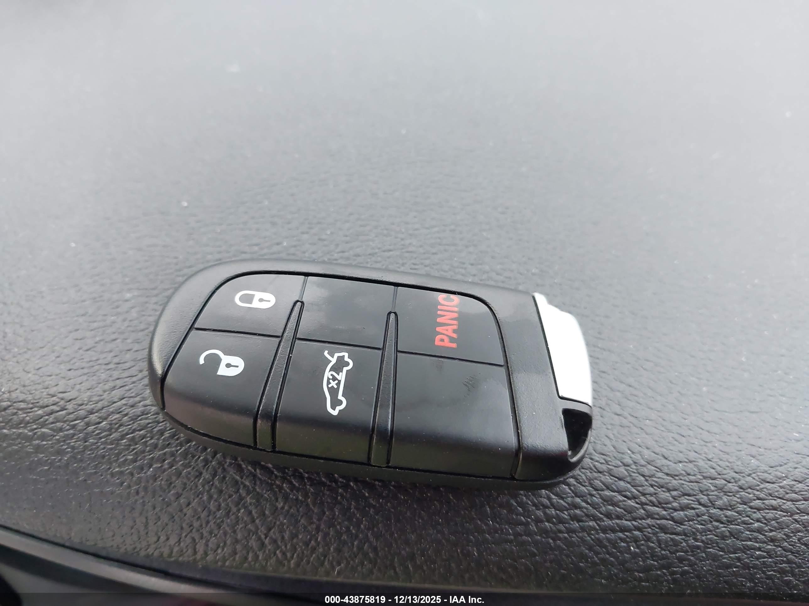 DODGE CHALLENGER image 11