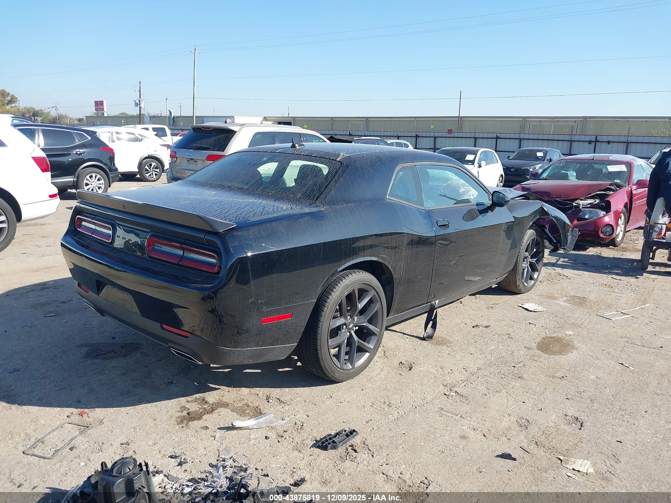 DODGE CHALLENGER image 4