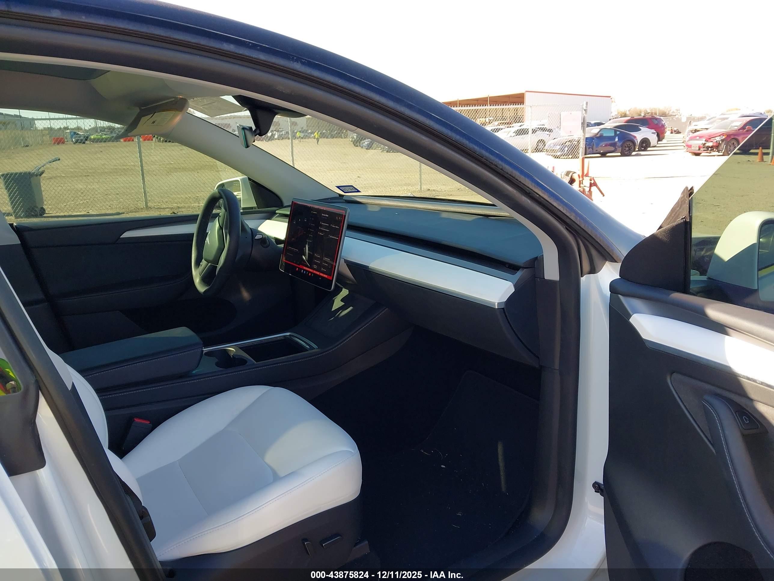TESLA MODEL image 5
