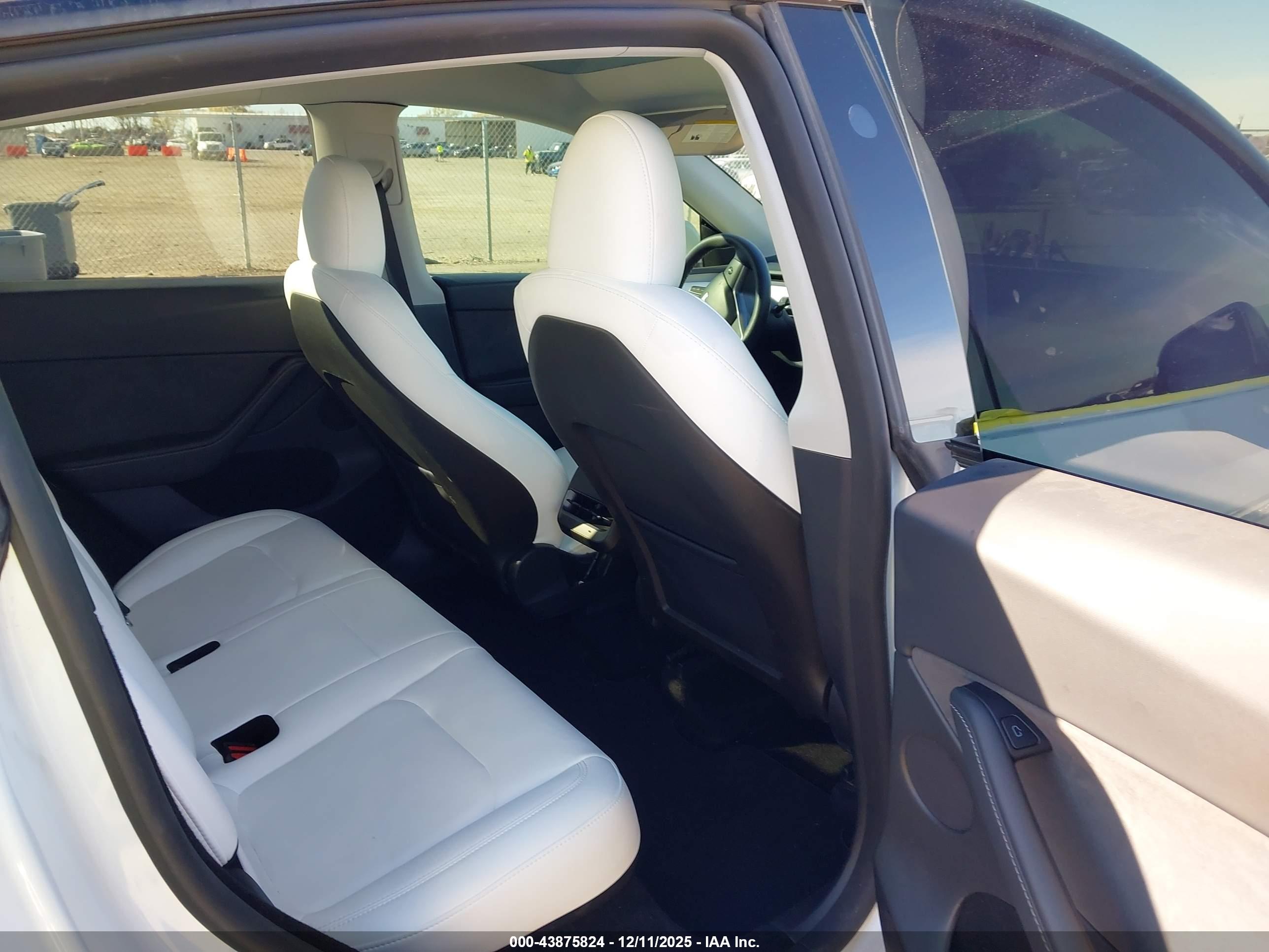 TESLA MODEL image 8