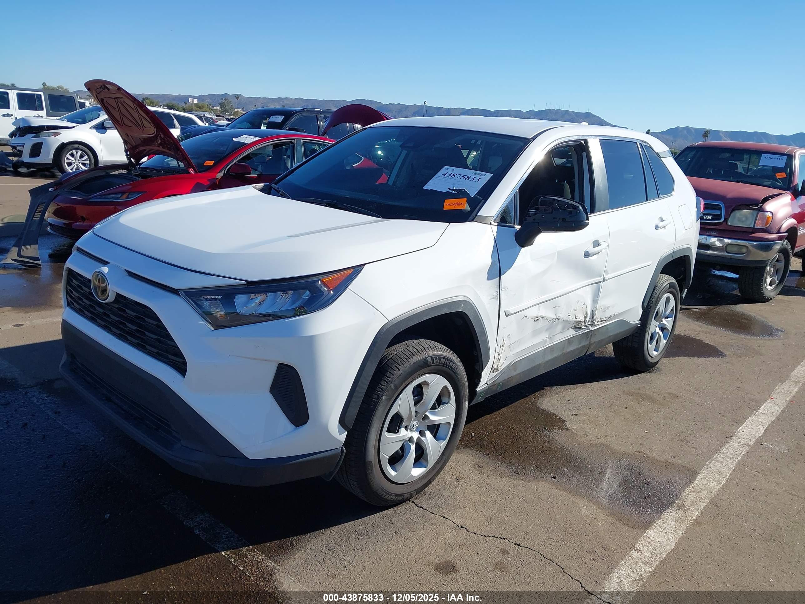 TOYOTA RAV4 image 2