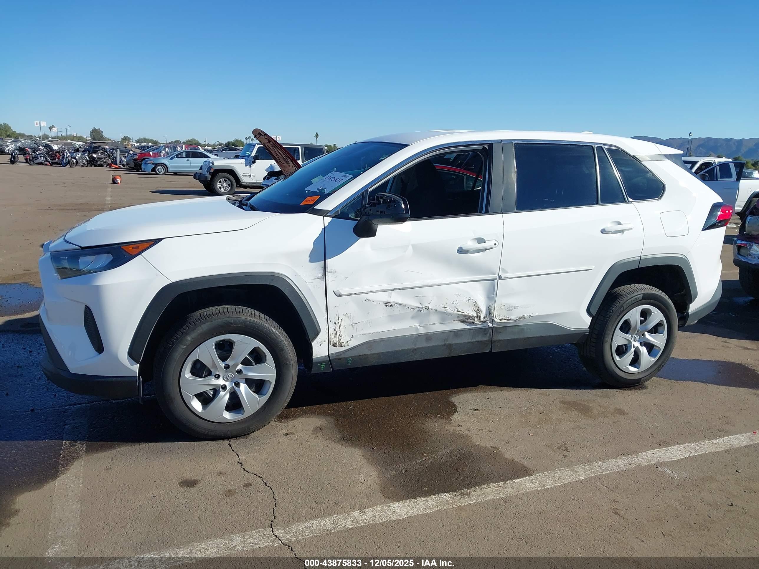 TOYOTA RAV4 image 6