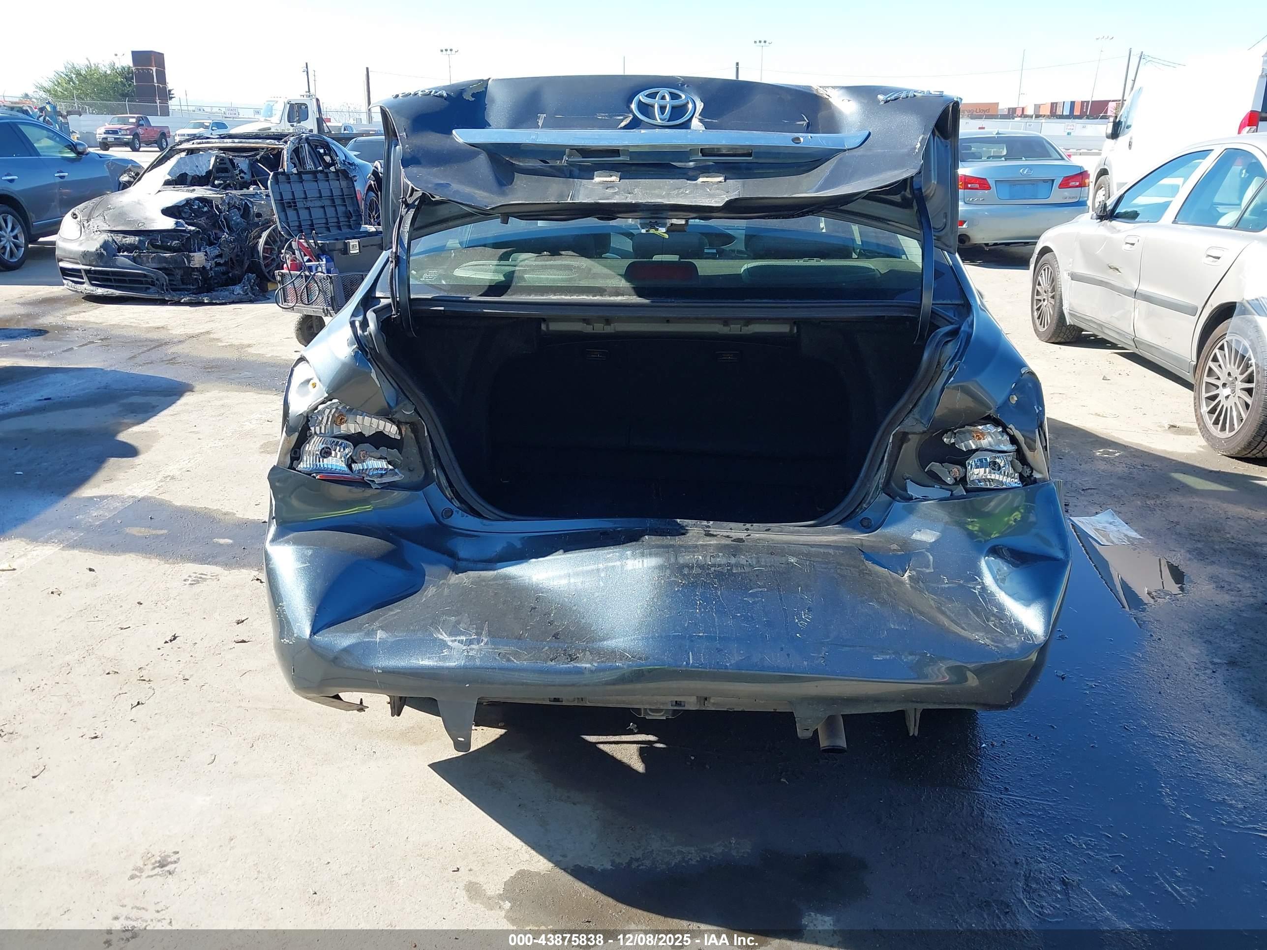 TOYOTA YARIS image 6