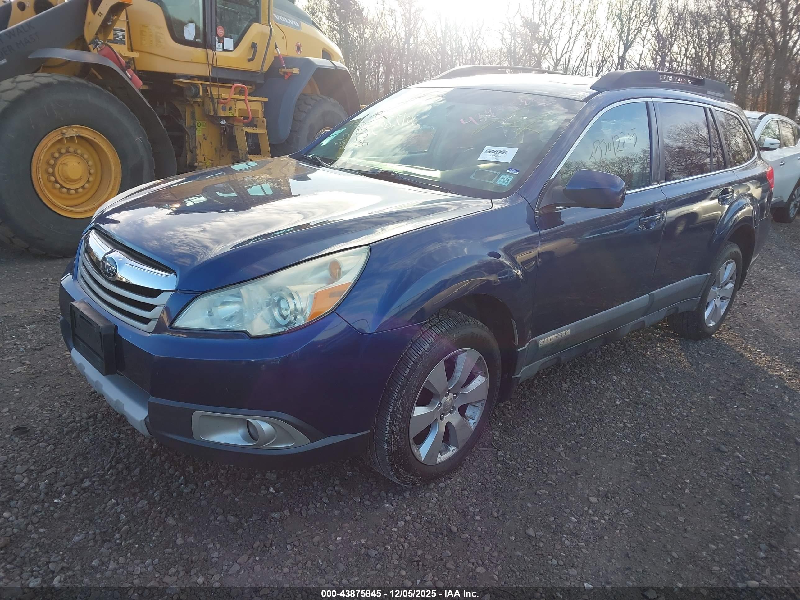 SUBARU OUTBACK image 2