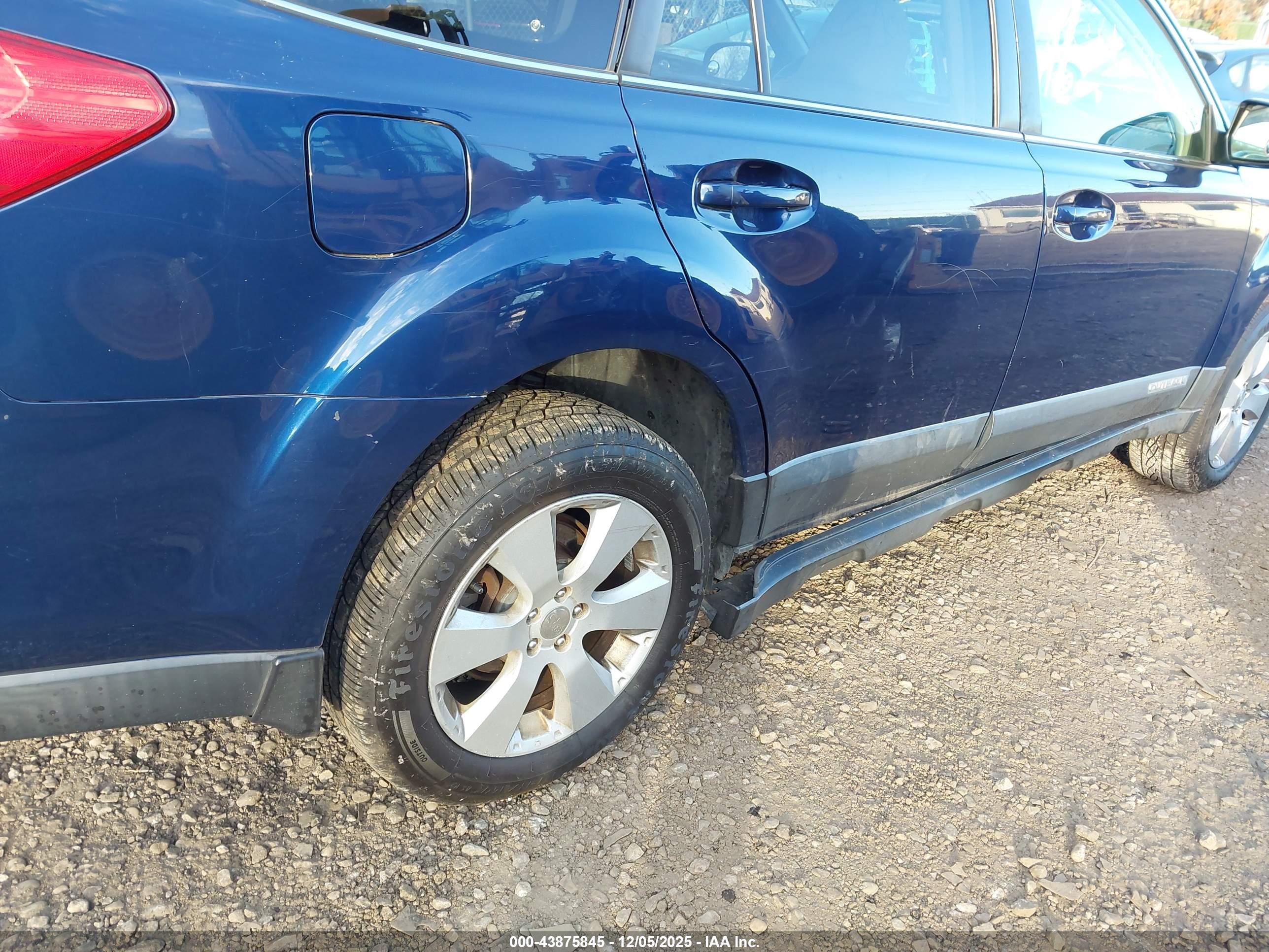 SUBARU OUTBACK image 6