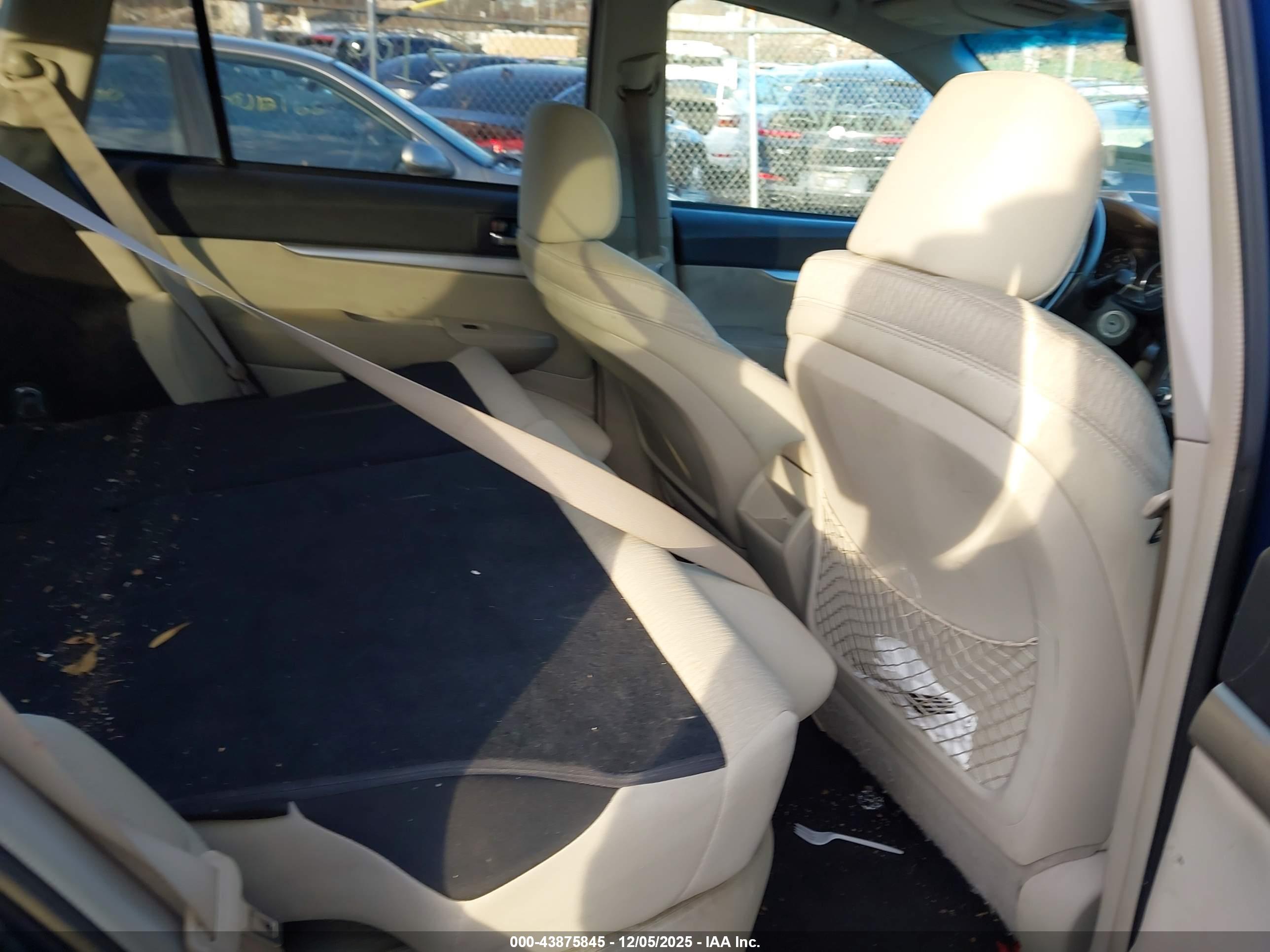 SUBARU OUTBACK image 8