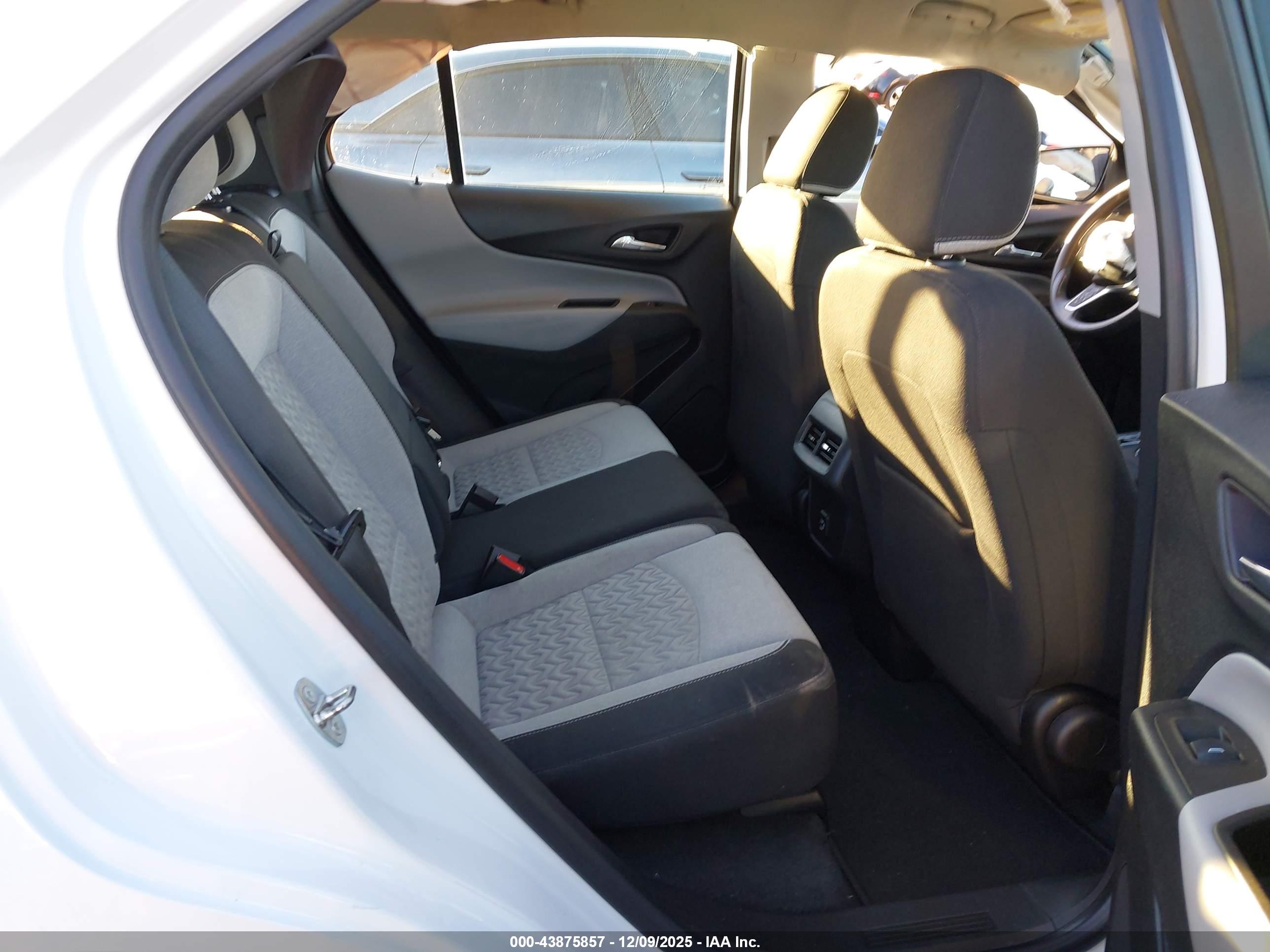 CHEVROLET EQUINOX image 8