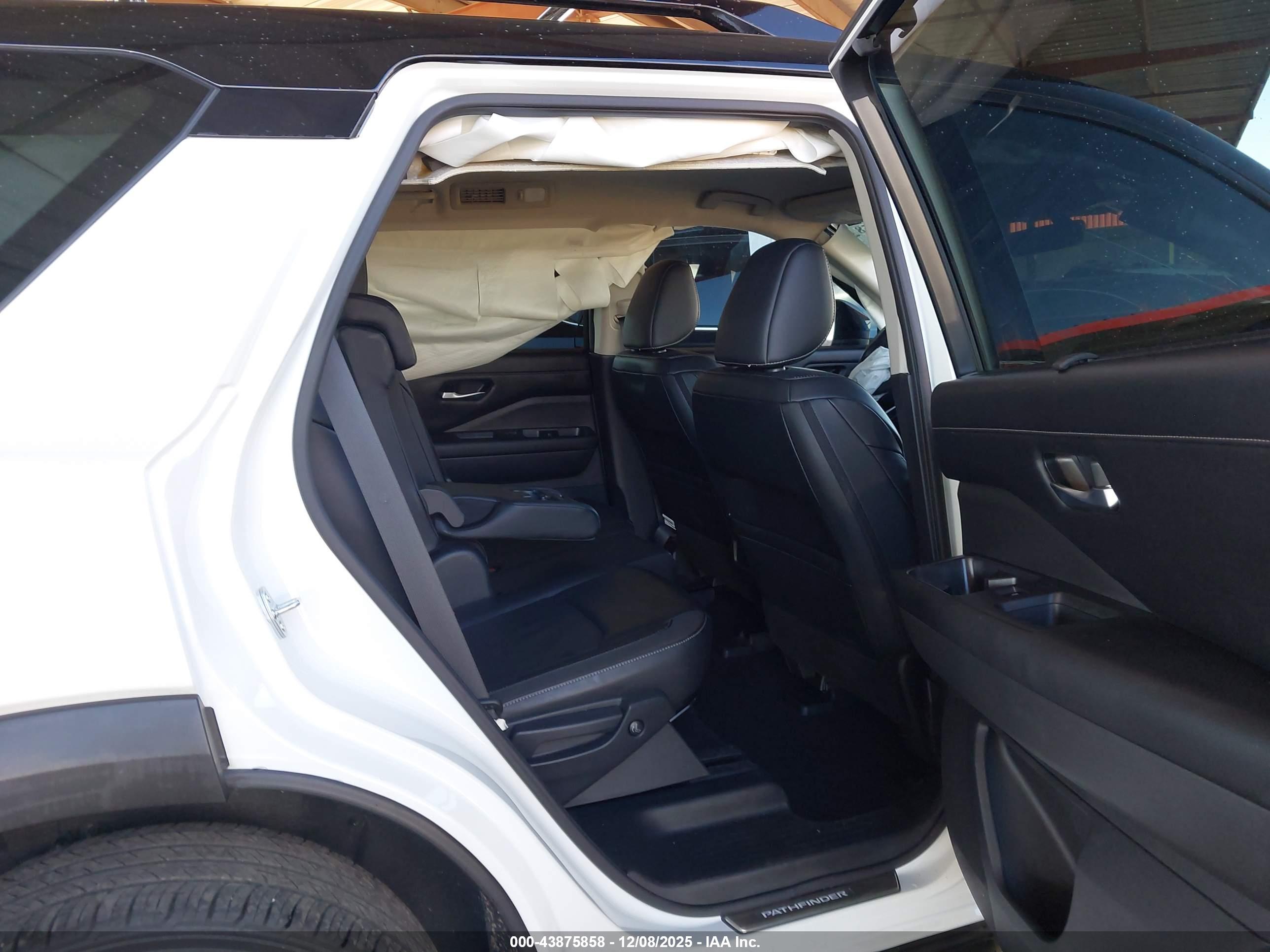 NISSAN PATHFINDER image 8