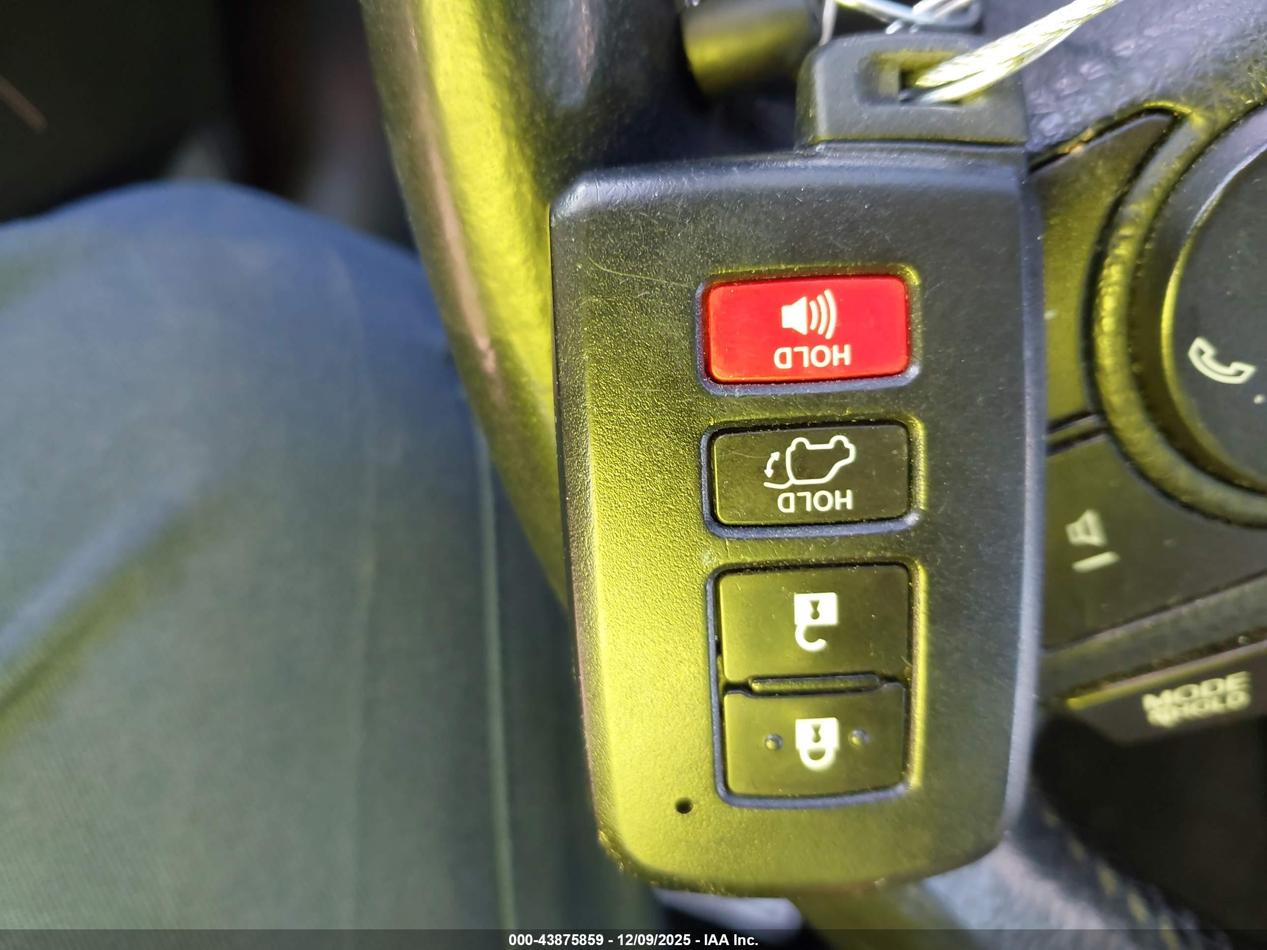 TOYOTA RAV4 image 11