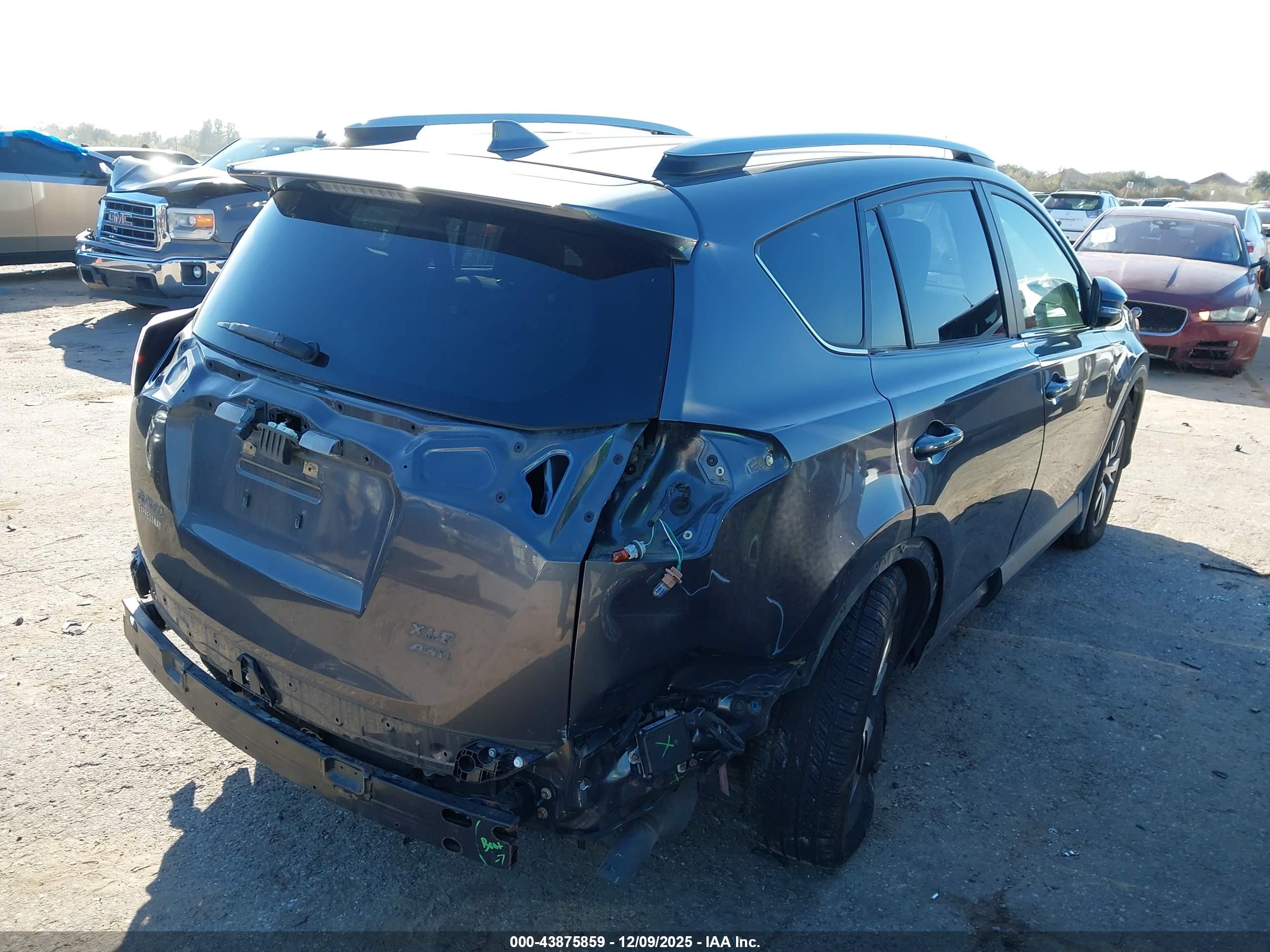 TOYOTA RAV4 image 4