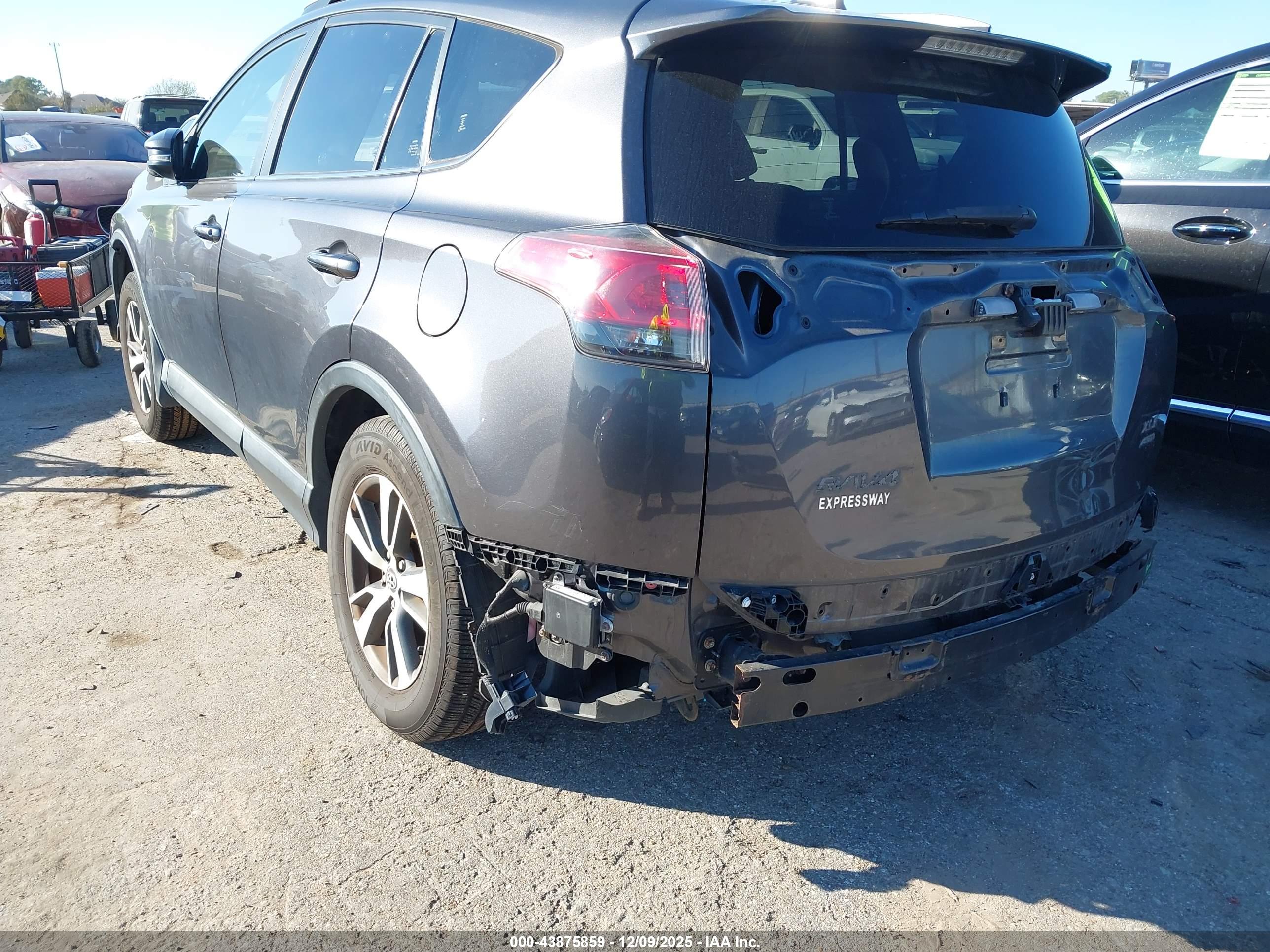 TOYOTA RAV4 image 6