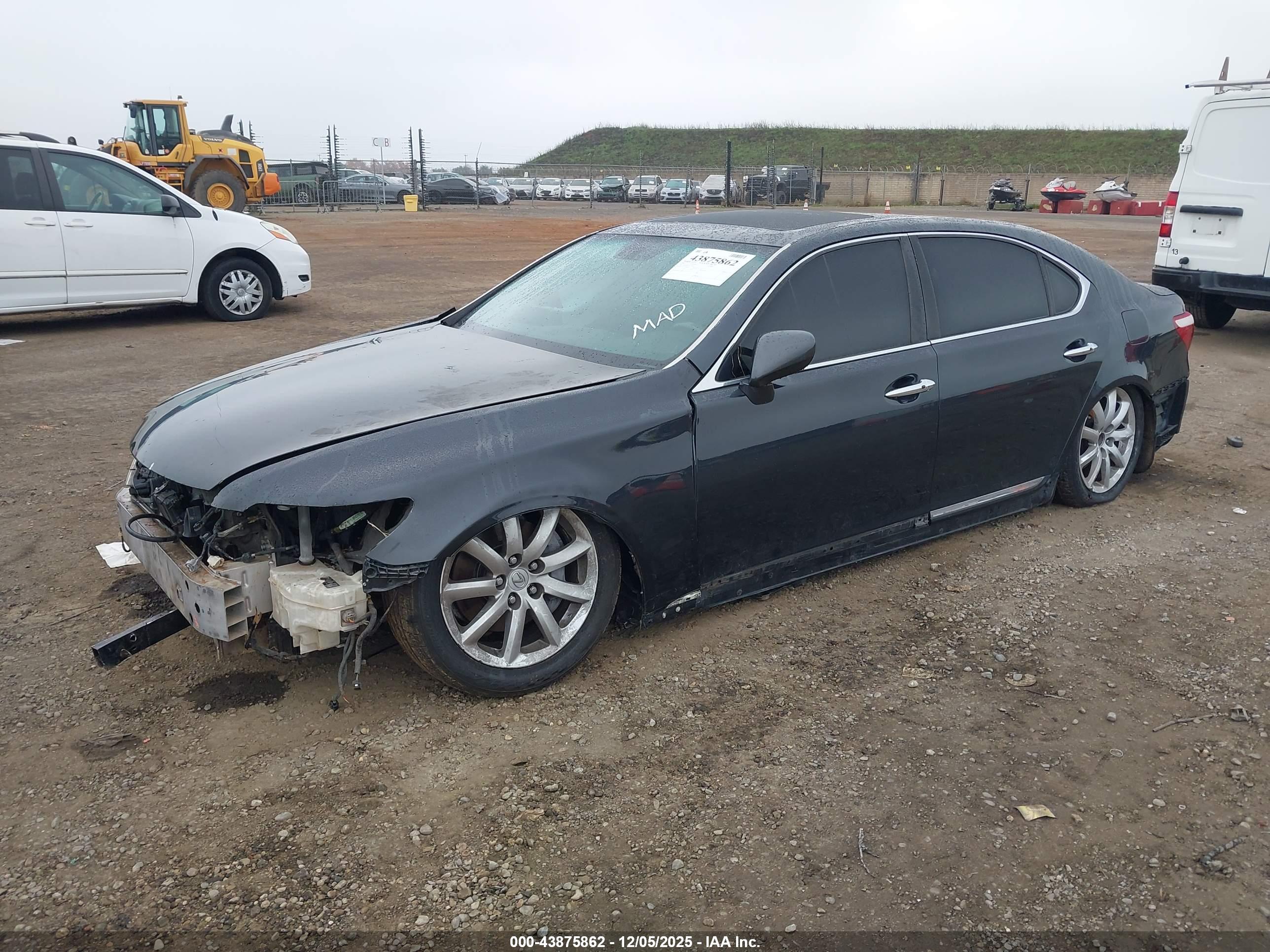 LEXUS LS image 2