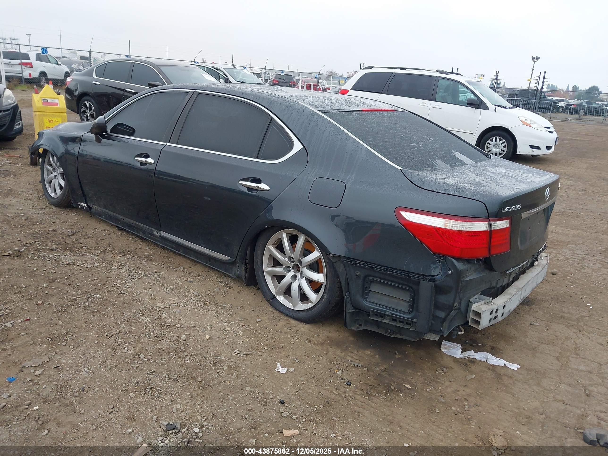 LEXUS LS image 3