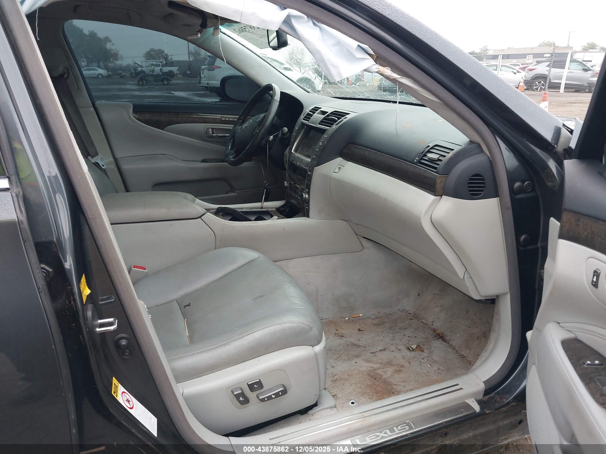 LEXUS LS image 5