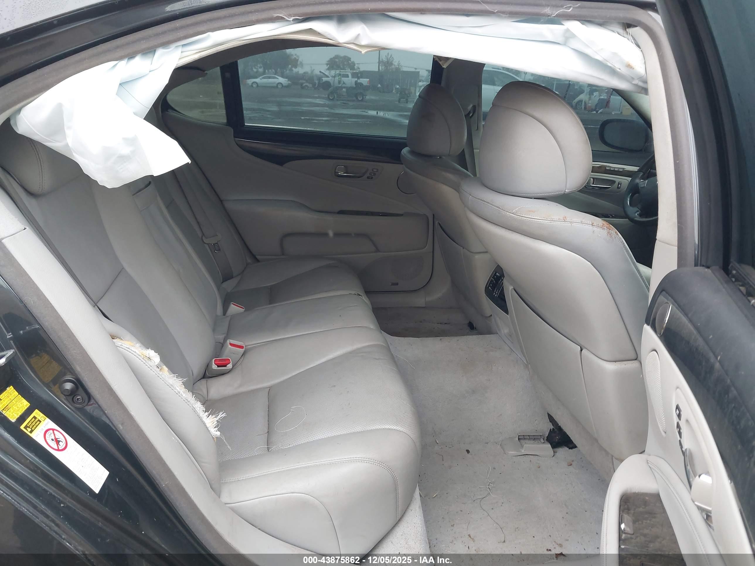 LEXUS LS image 8