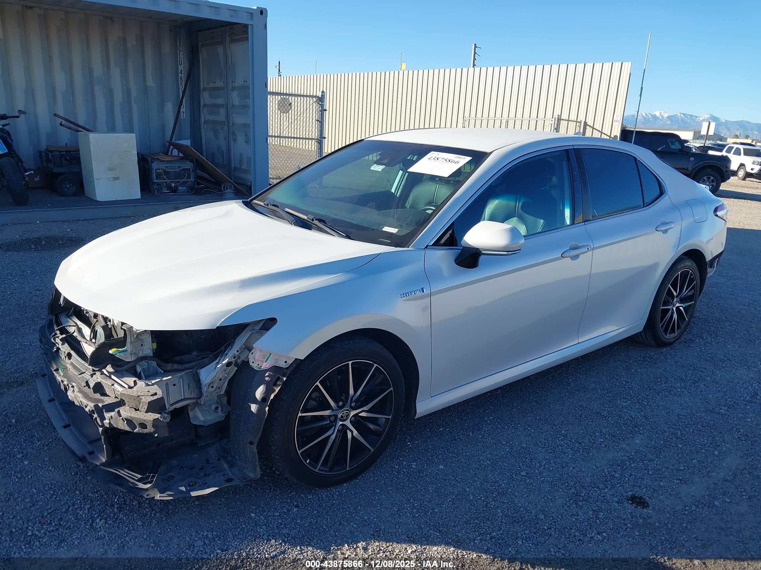 TOYOTA CAMRY image 2