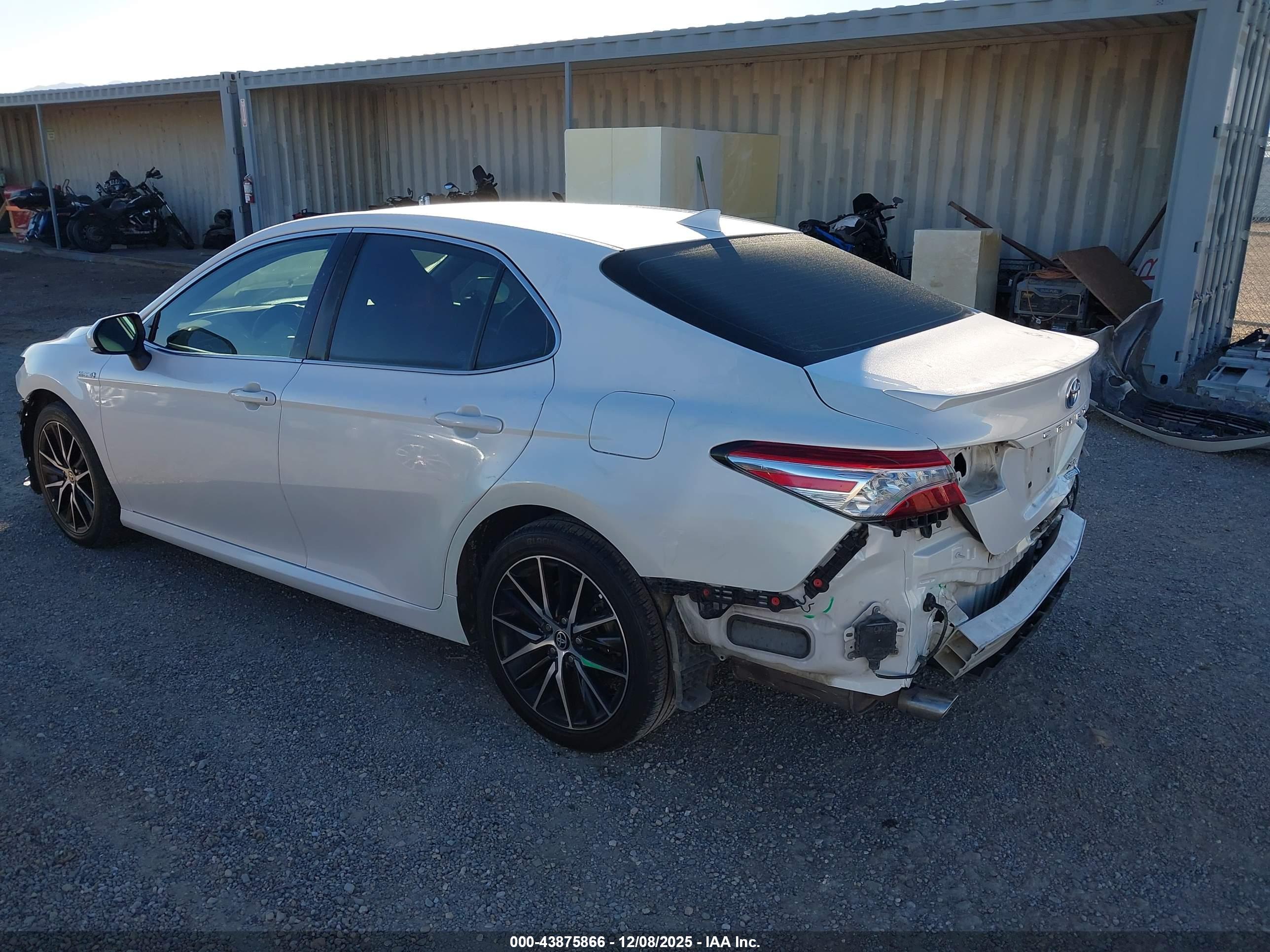TOYOTA CAMRY image 3