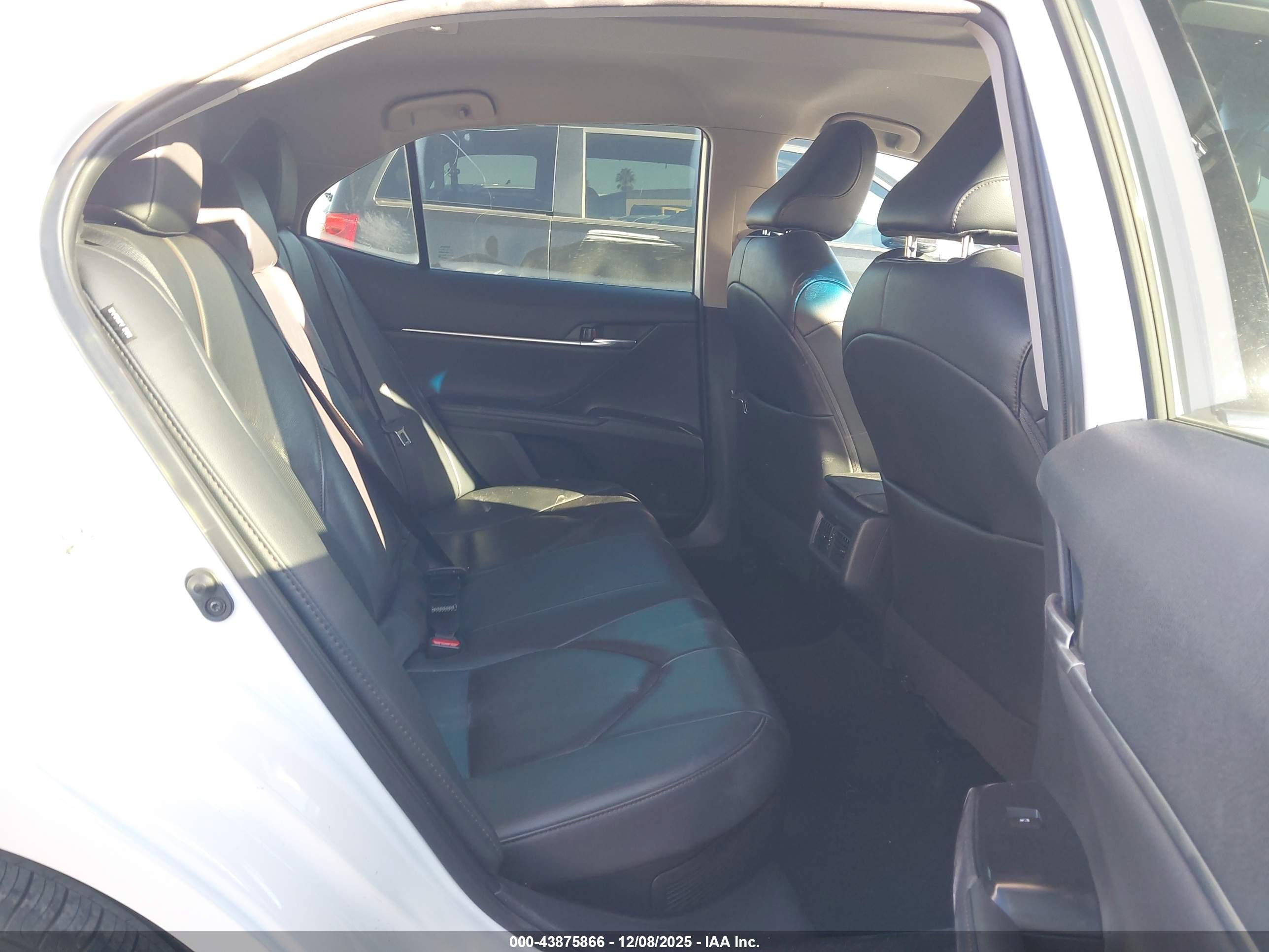 TOYOTA CAMRY image 8