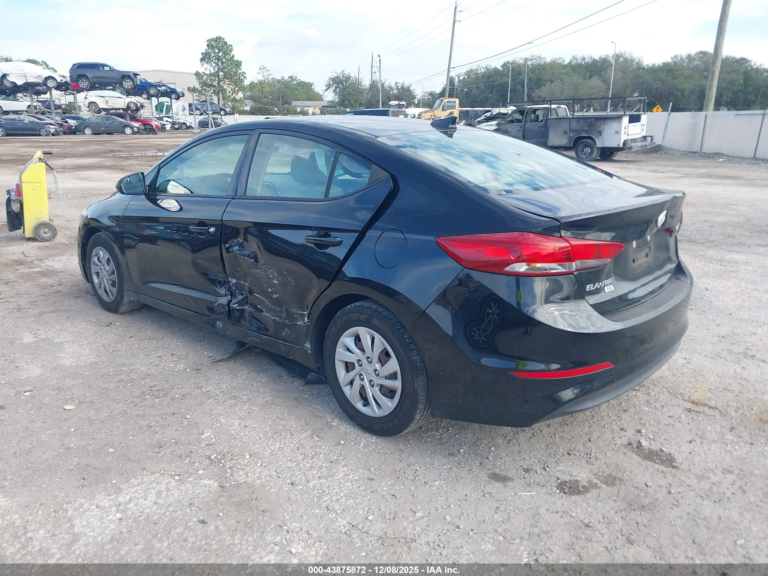 HYUNDAI ELANTRA image 3
