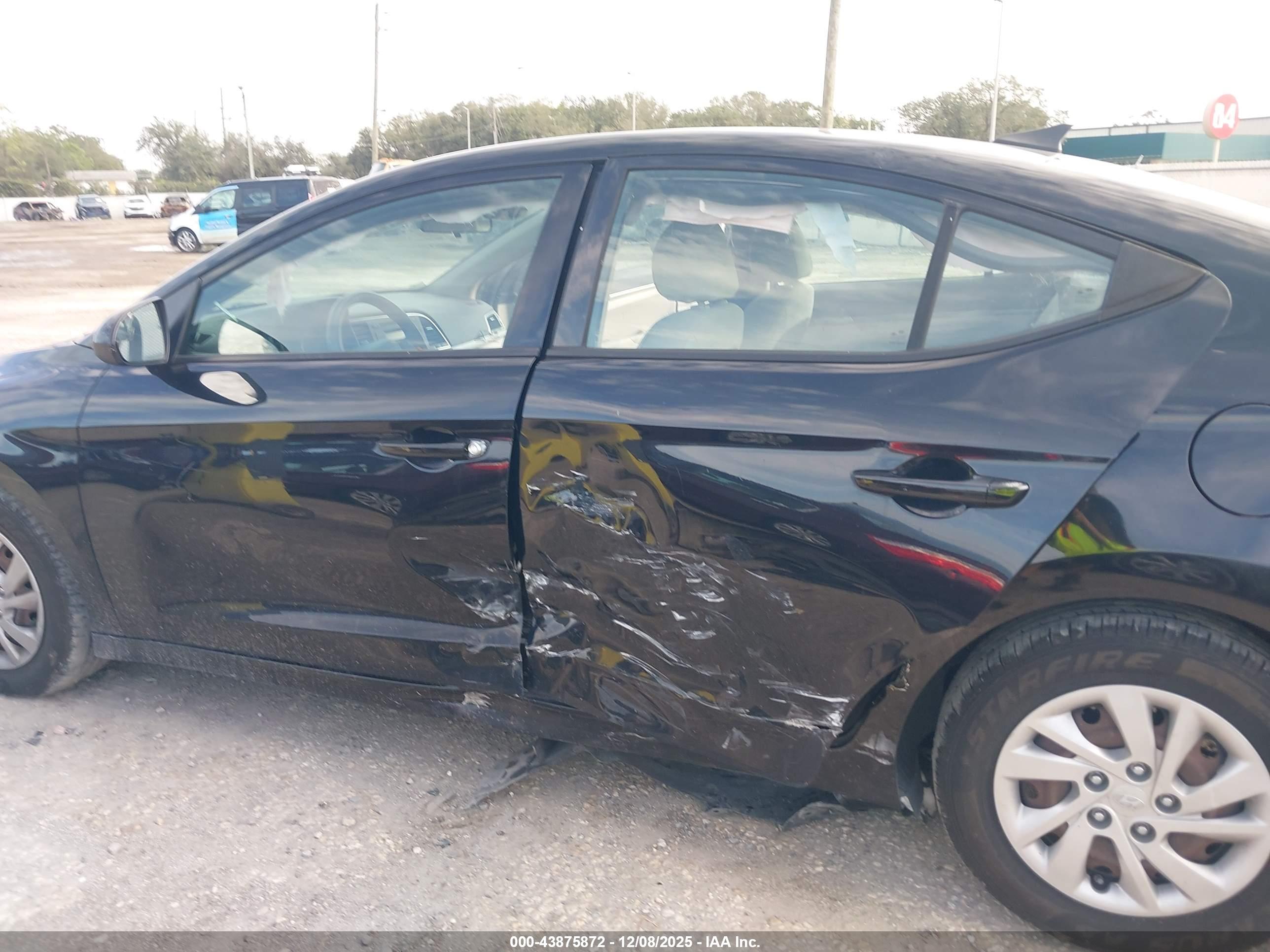 HYUNDAI ELANTRA image 6