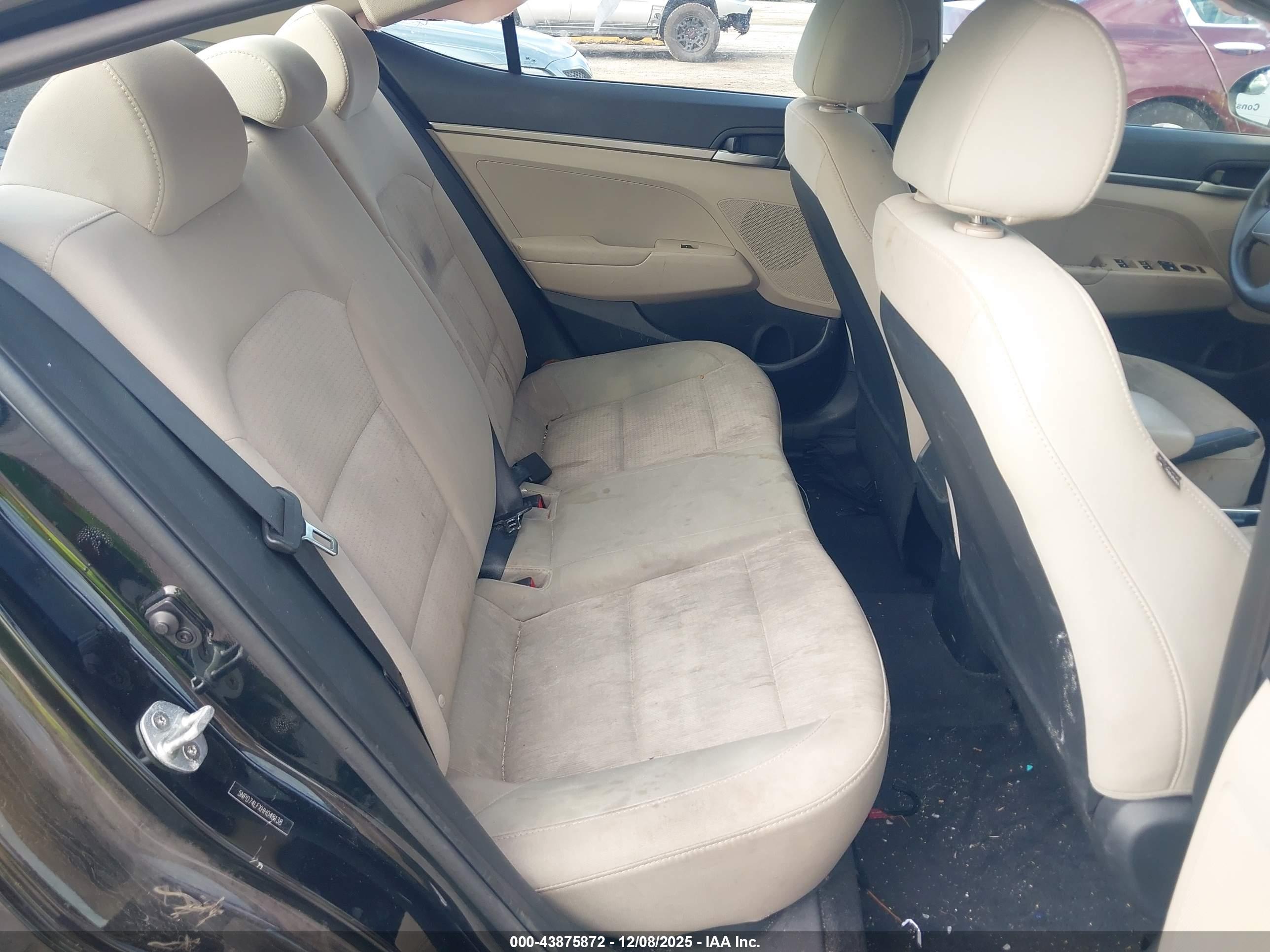 HYUNDAI ELANTRA image 8