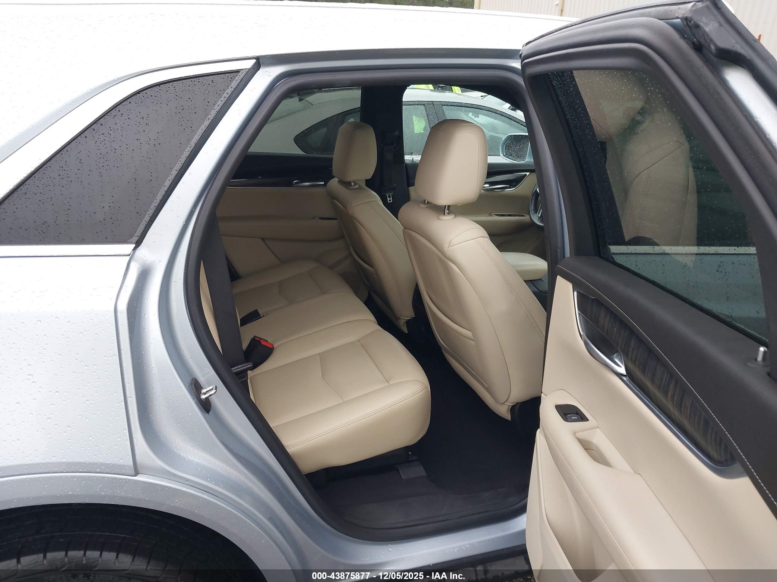 CADILLAC XT5 image 8