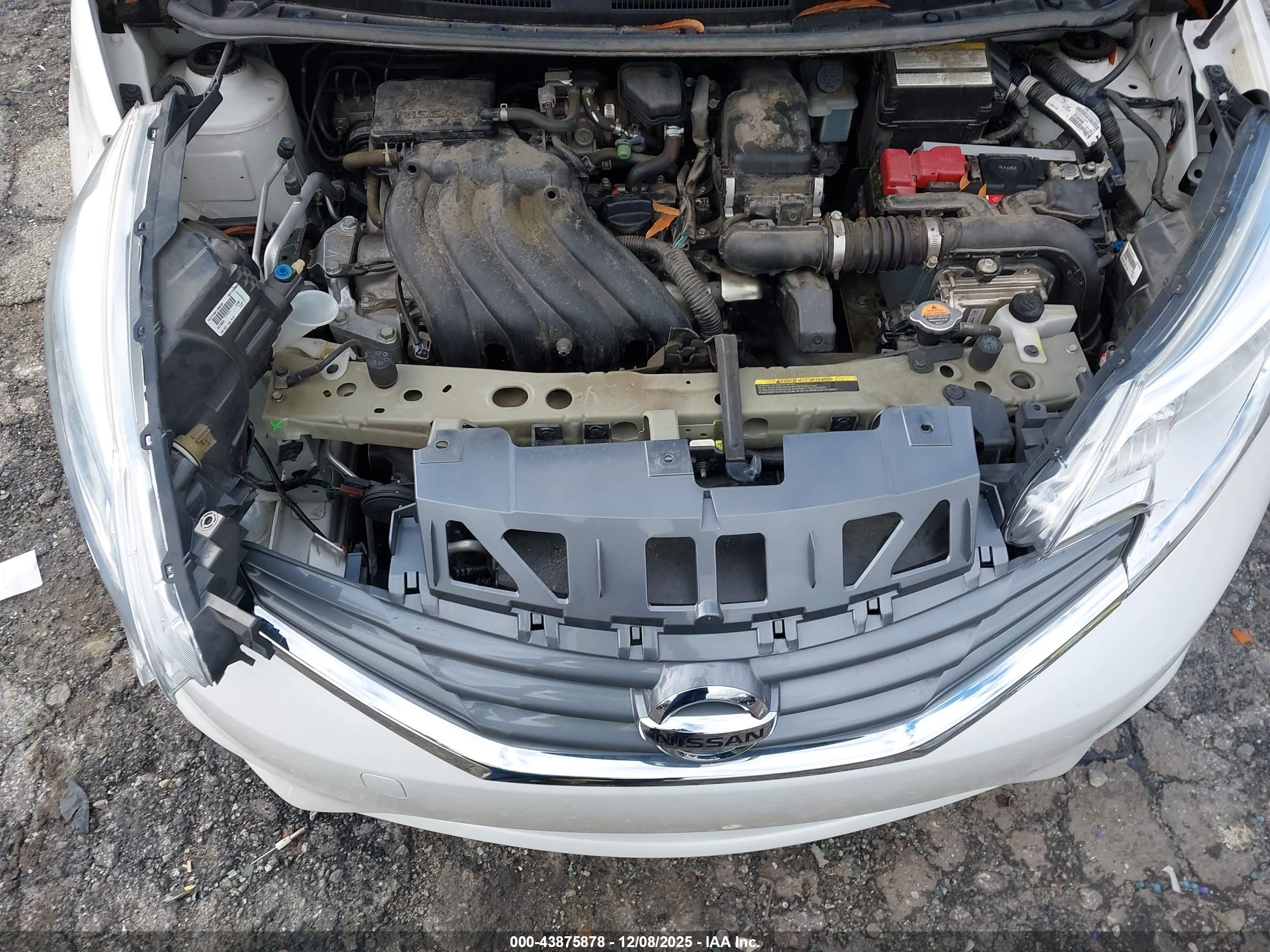 NISSAN VERSA image 10