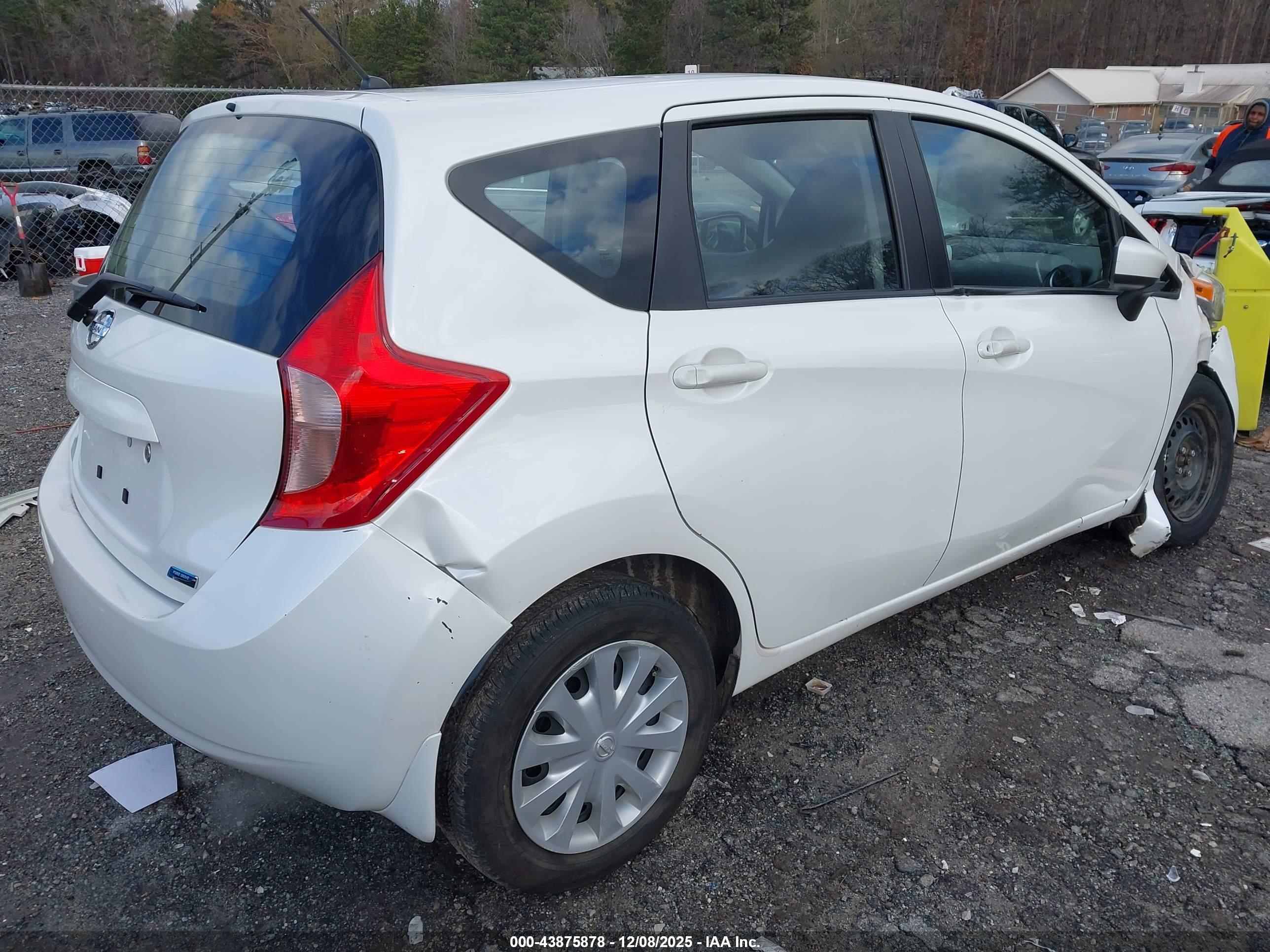 NISSAN VERSA image 4