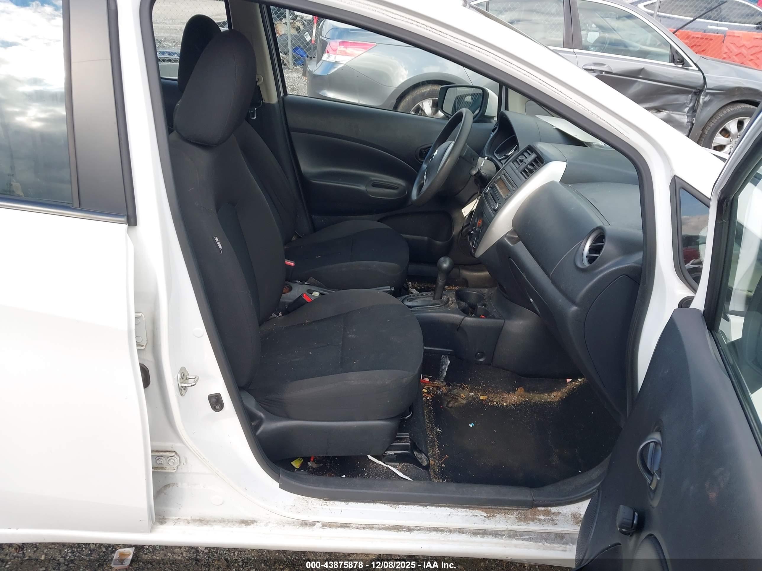NISSAN VERSA image 5