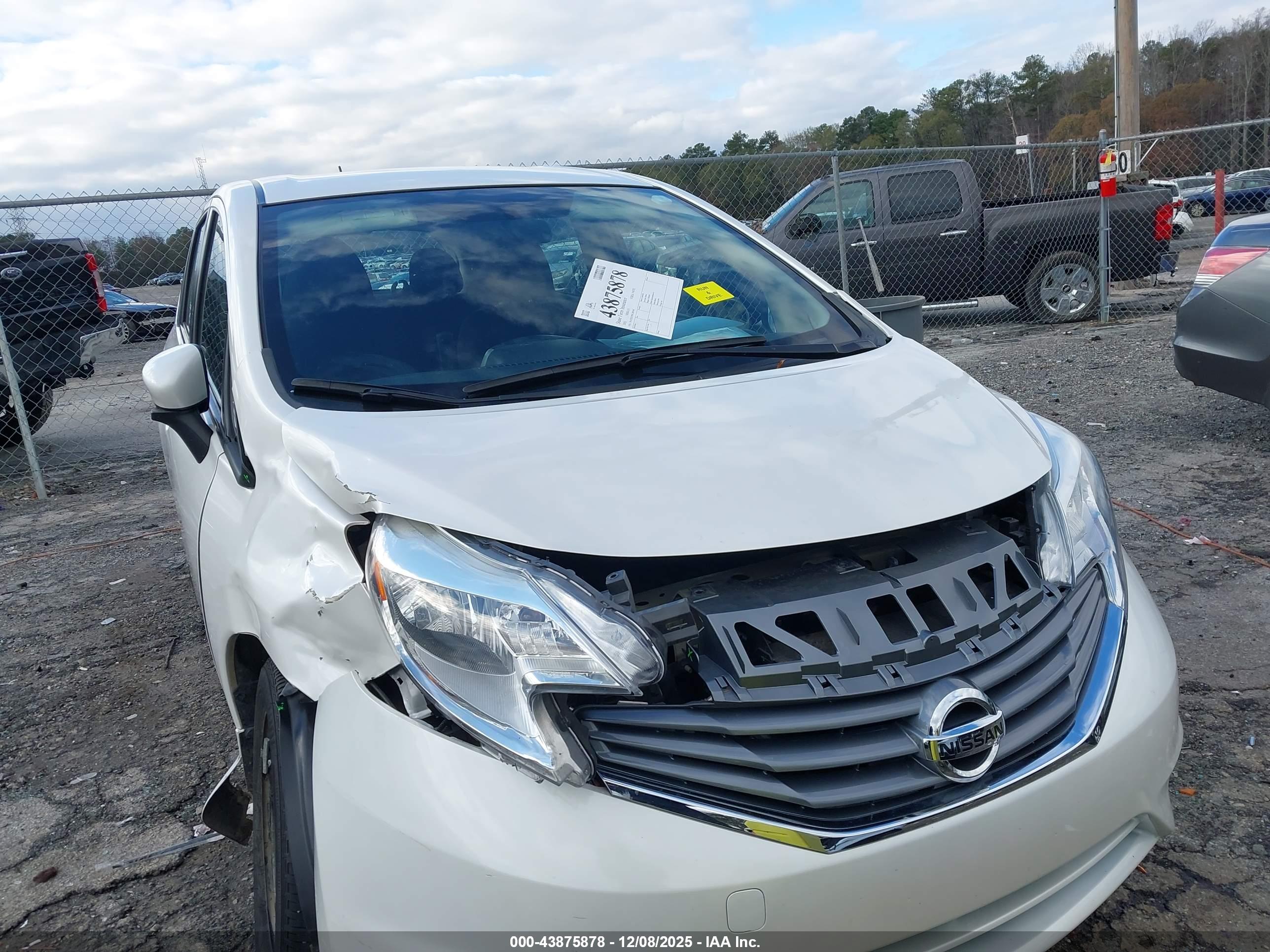 NISSAN VERSA image 6