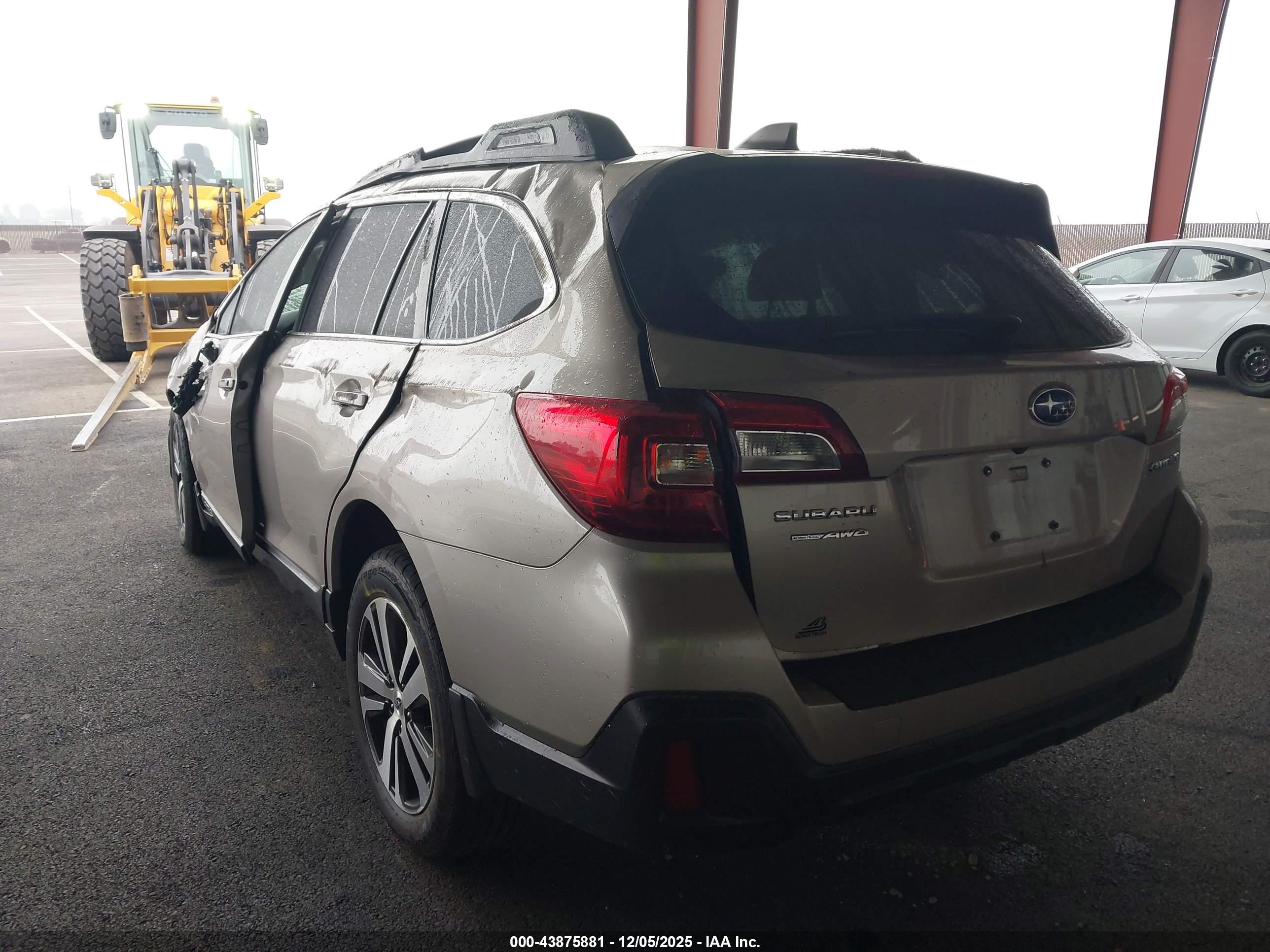 SUBARU OUTBACK image 3