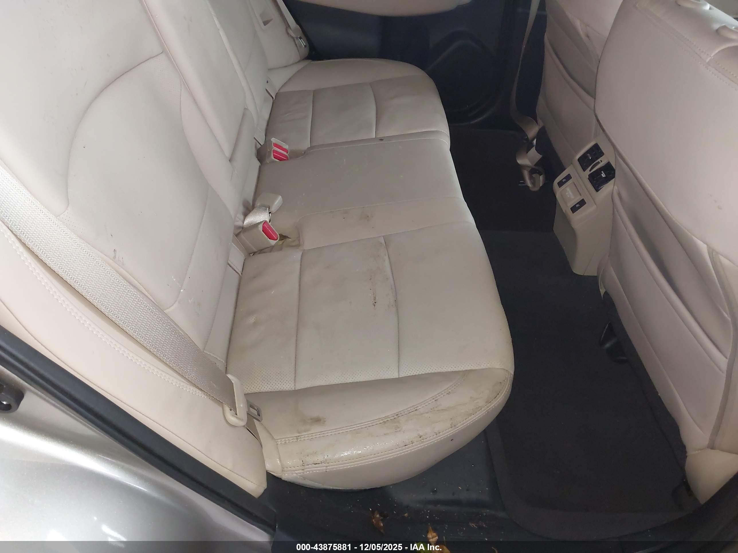 SUBARU OUTBACK image 8
