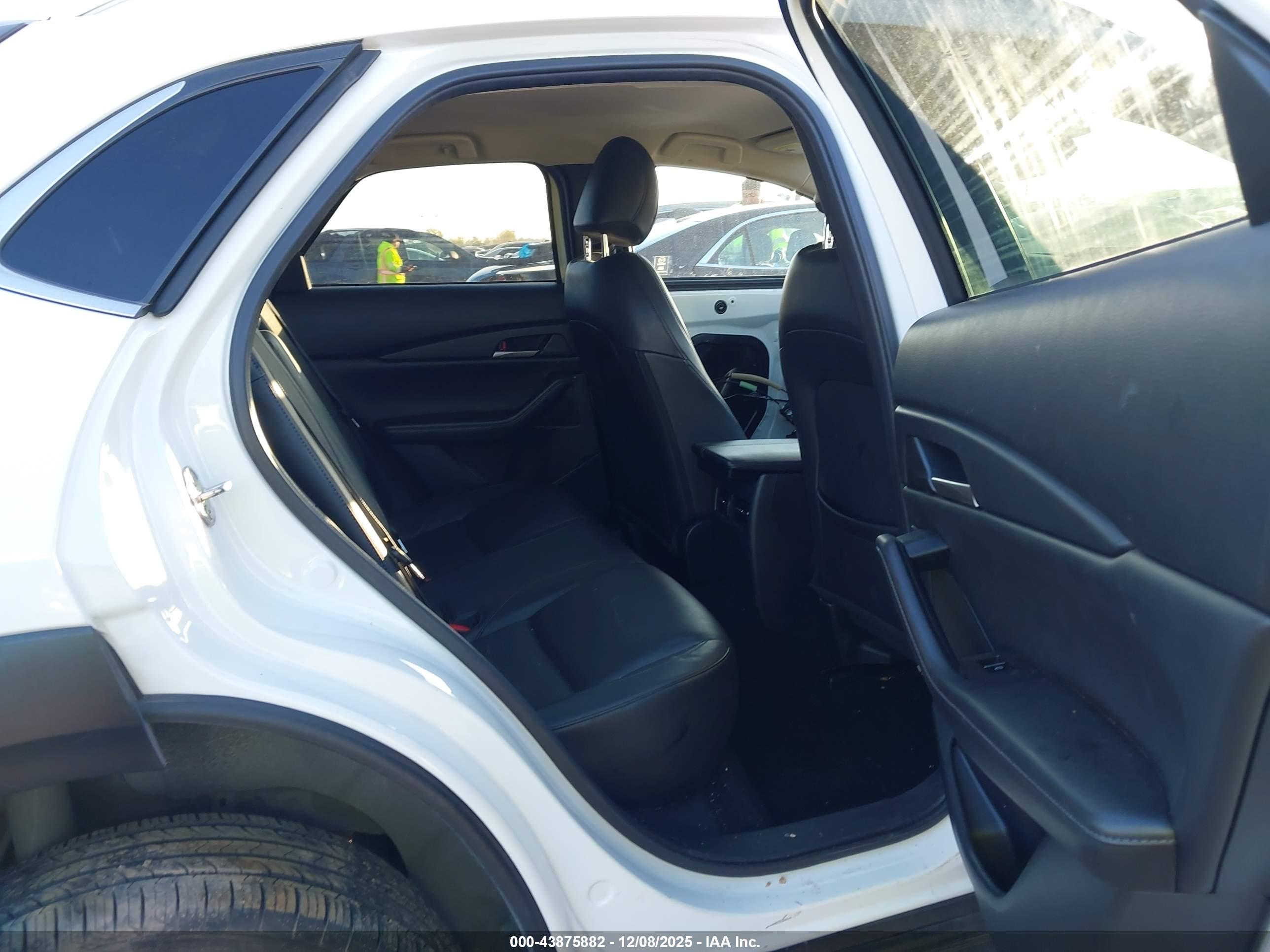 MAZDA CX-30 image 8