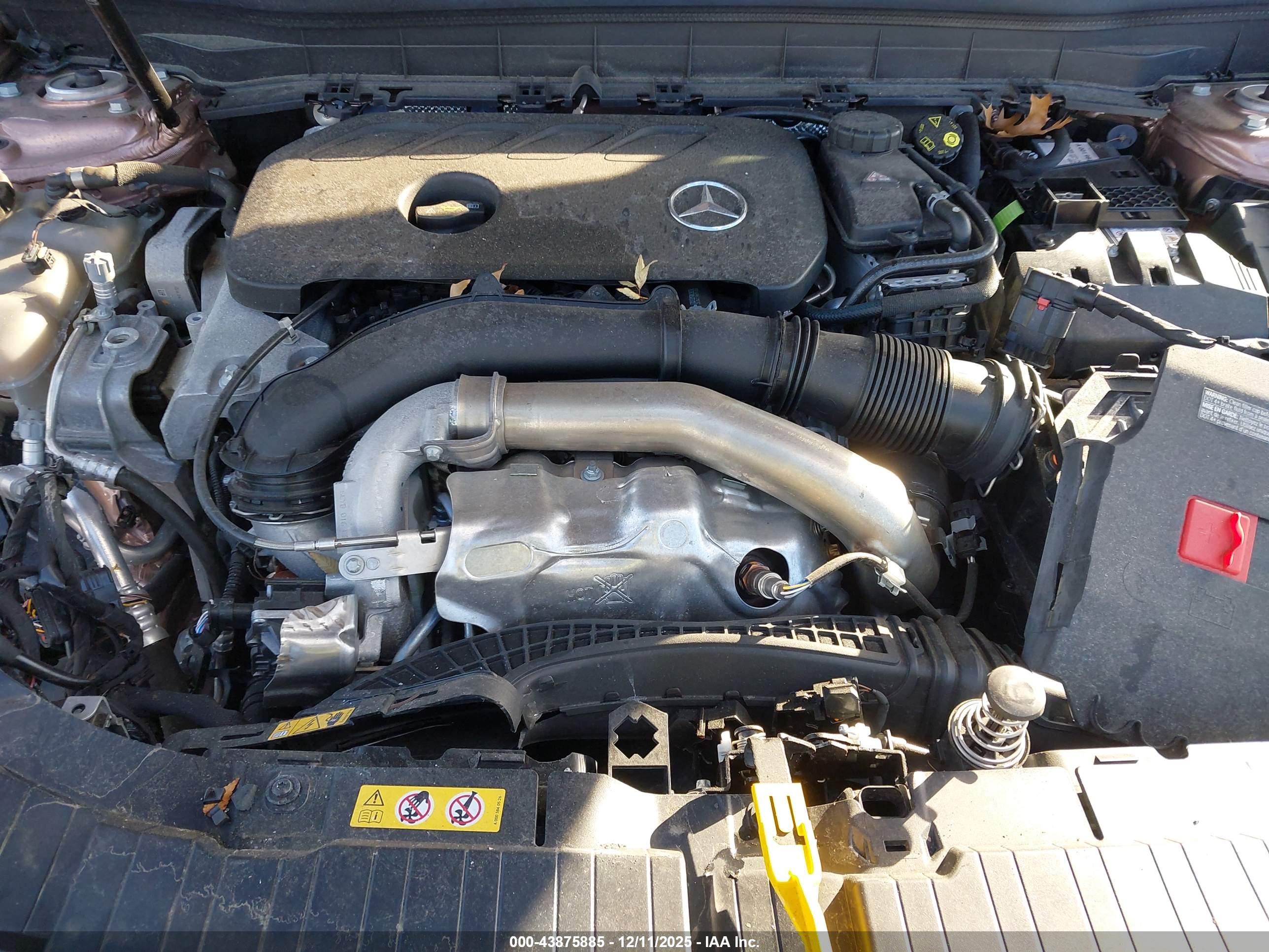MERCEDES-BENZ GLB image 10