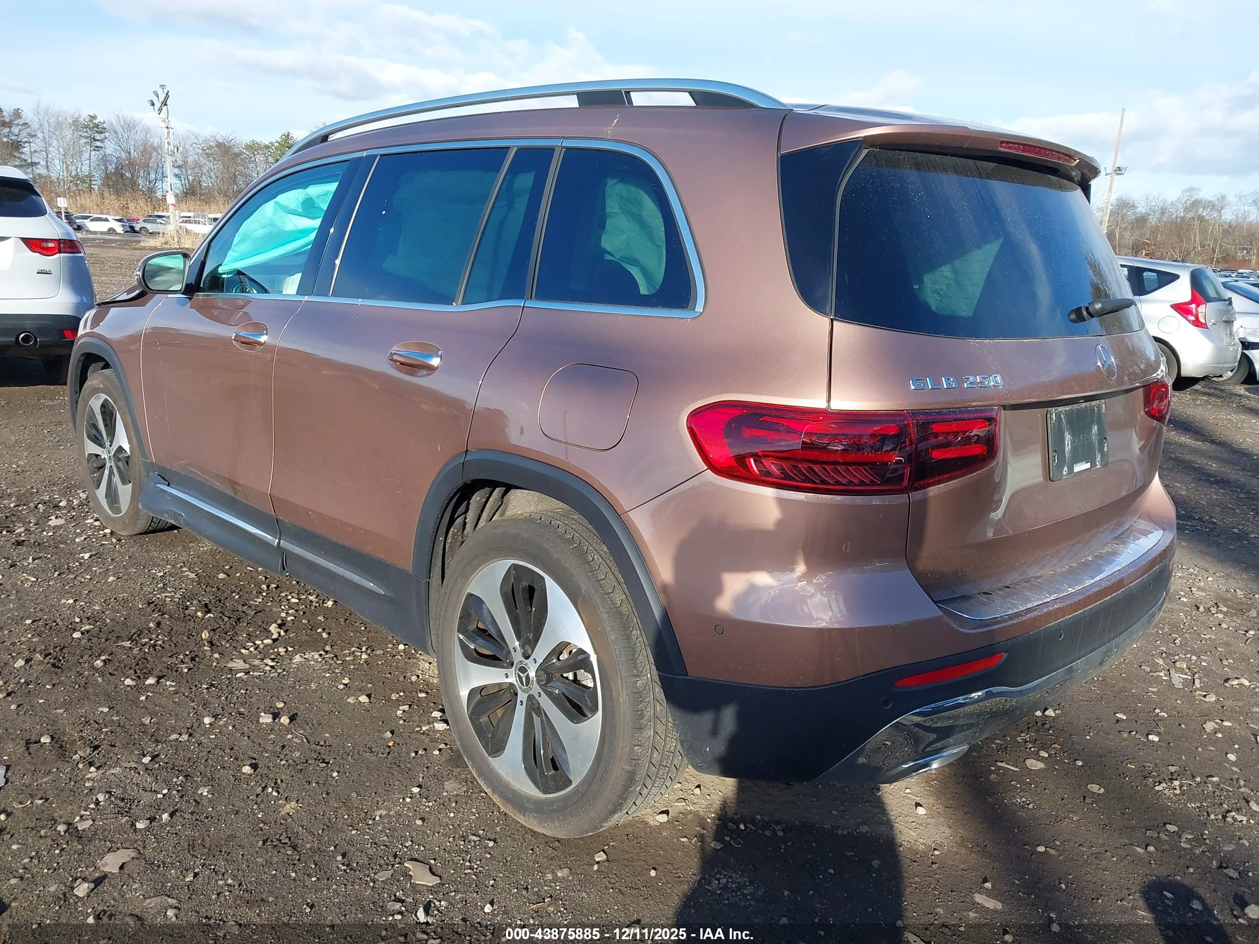 MERCEDES-BENZ GLB image 3