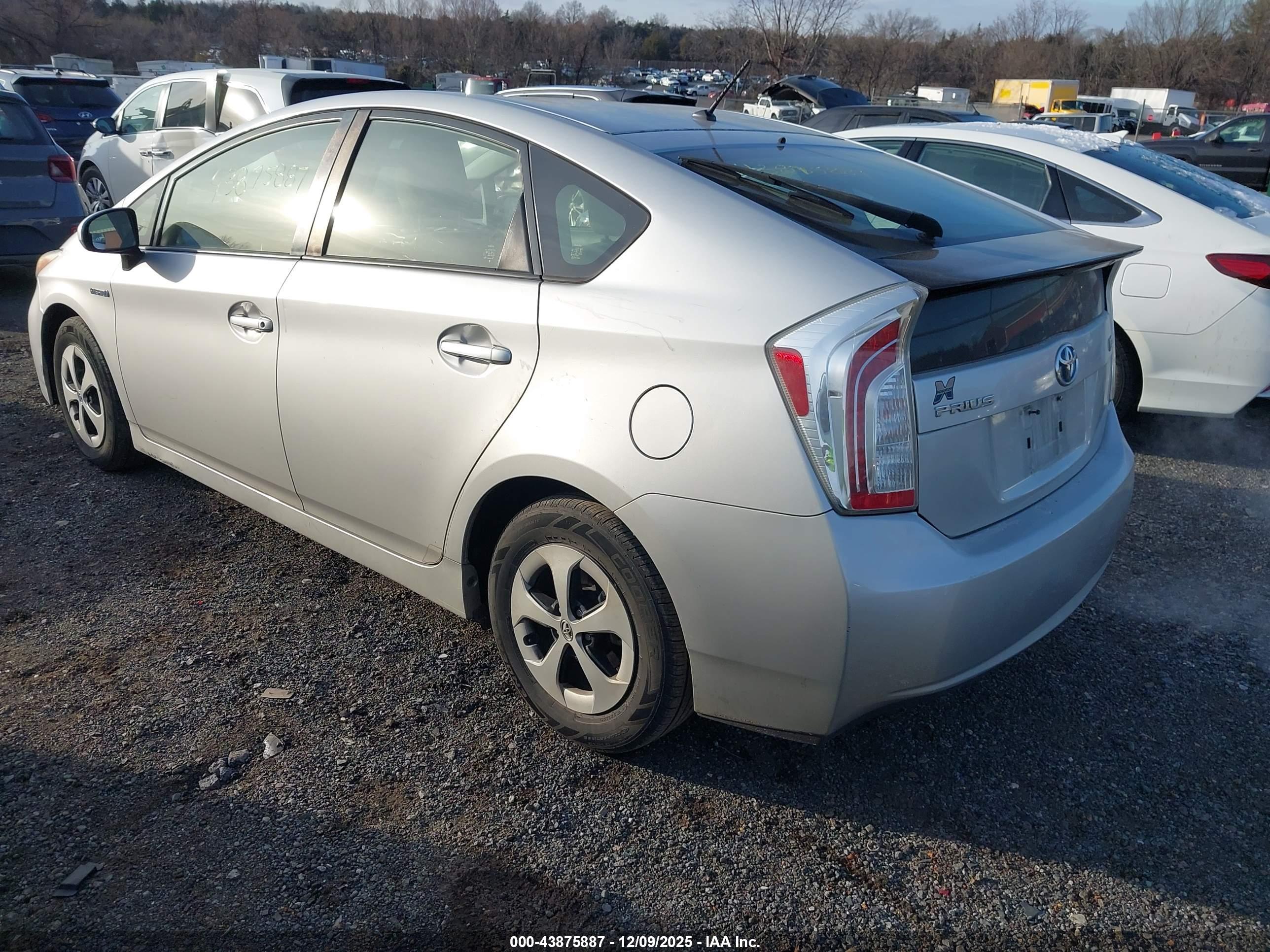 TOYOTA PRIUS image 3