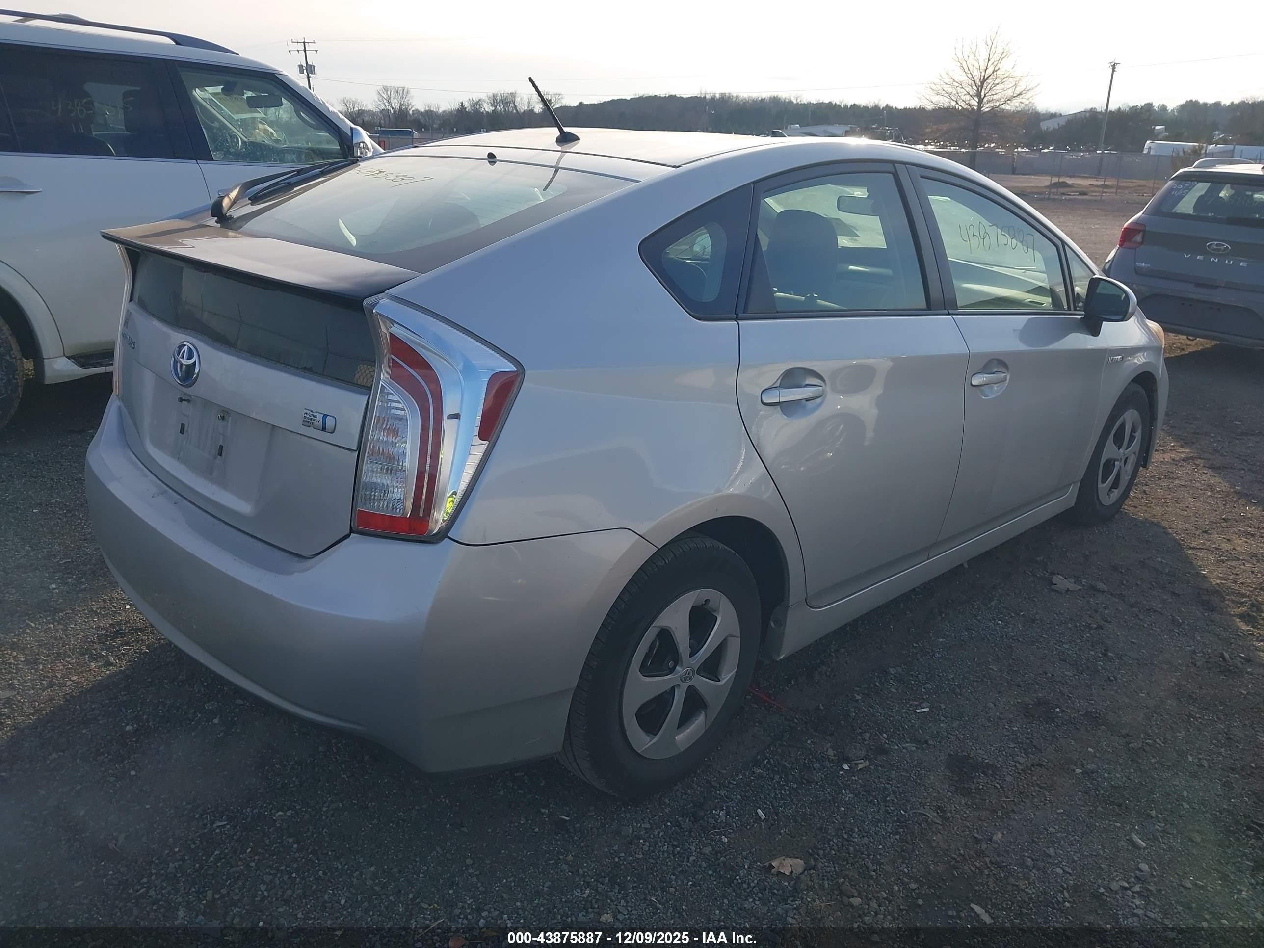 TOYOTA PRIUS image 4
