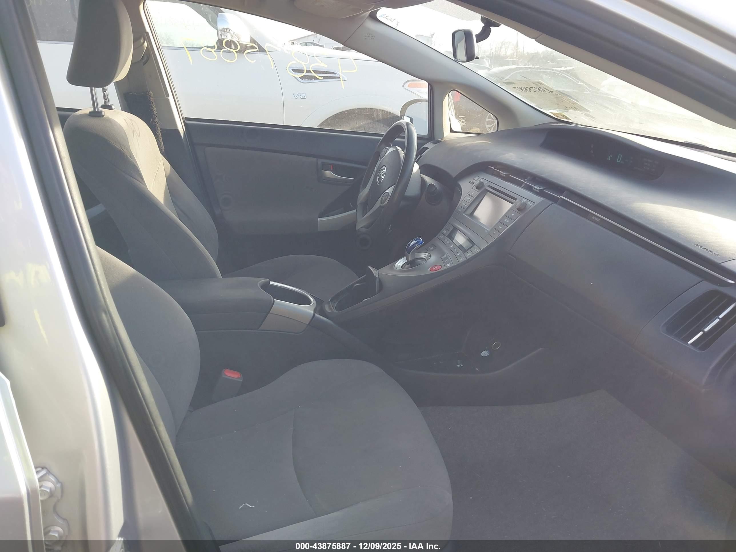 TOYOTA PRIUS image 5