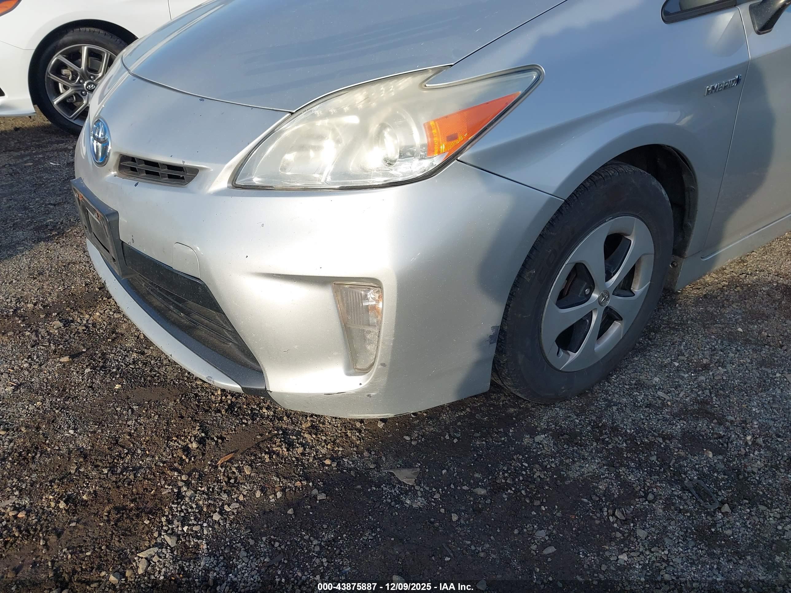 TOYOTA PRIUS image 6