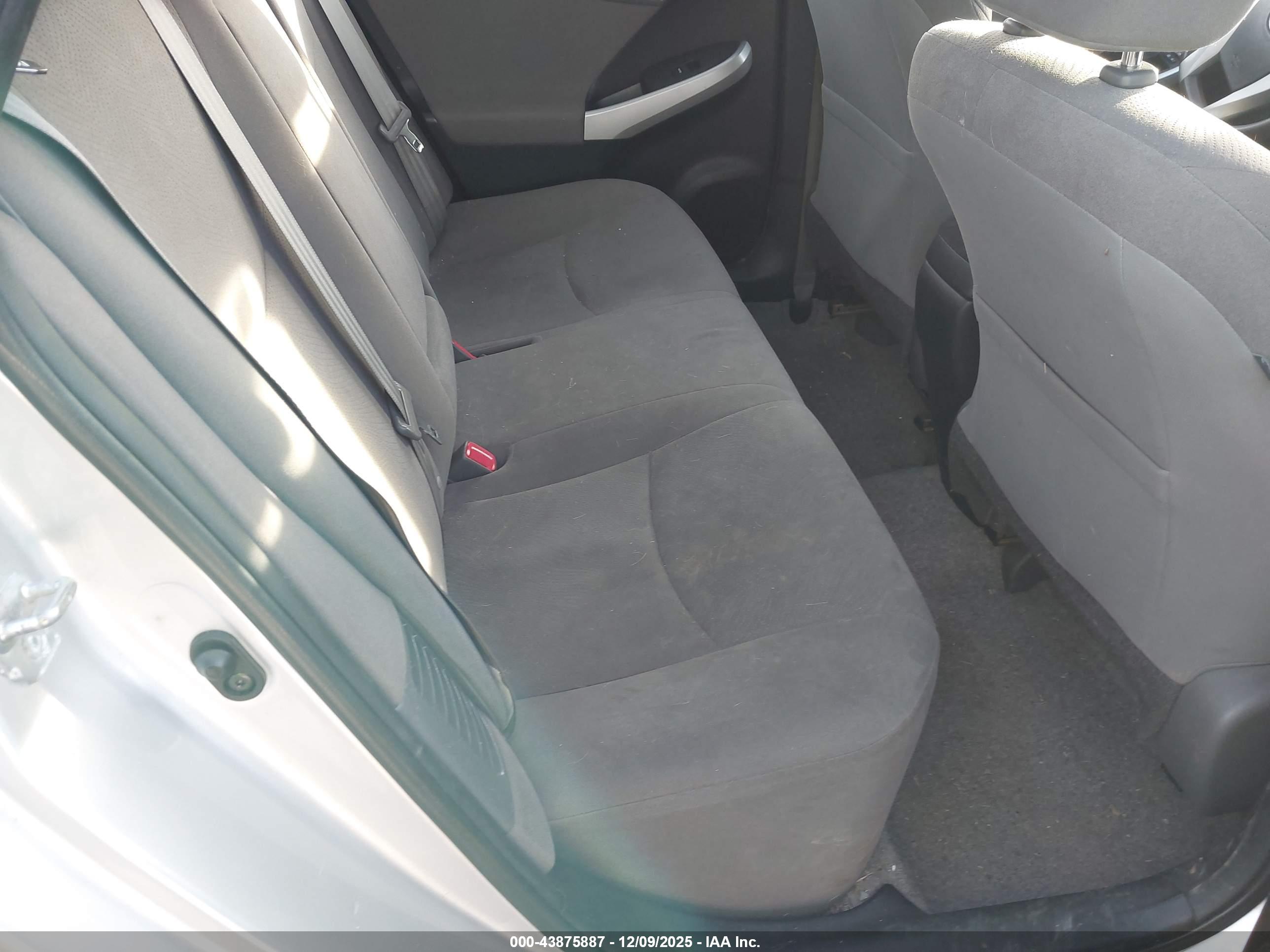 TOYOTA PRIUS image 8
