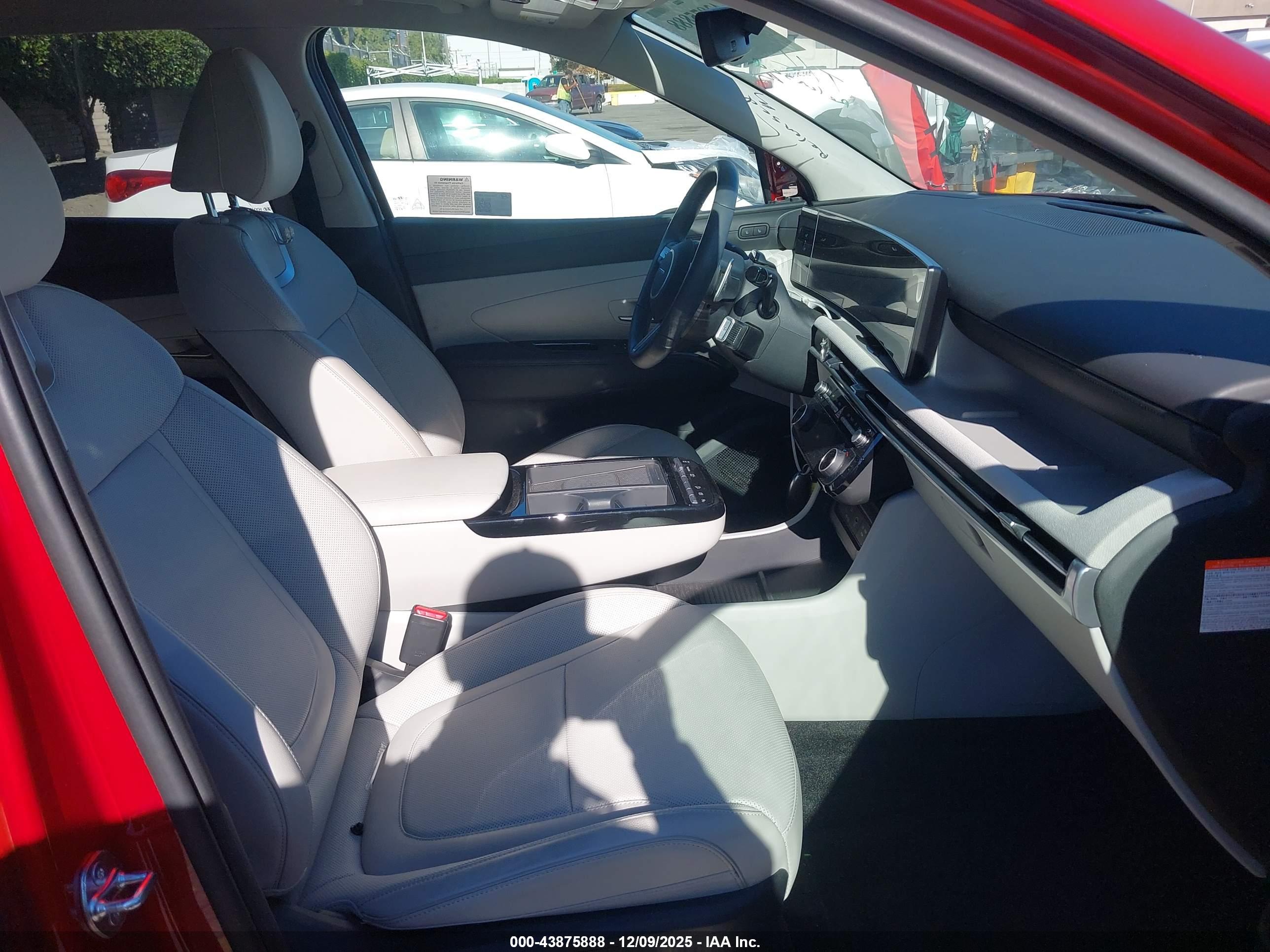 HYUNDAI TUCSON image 5