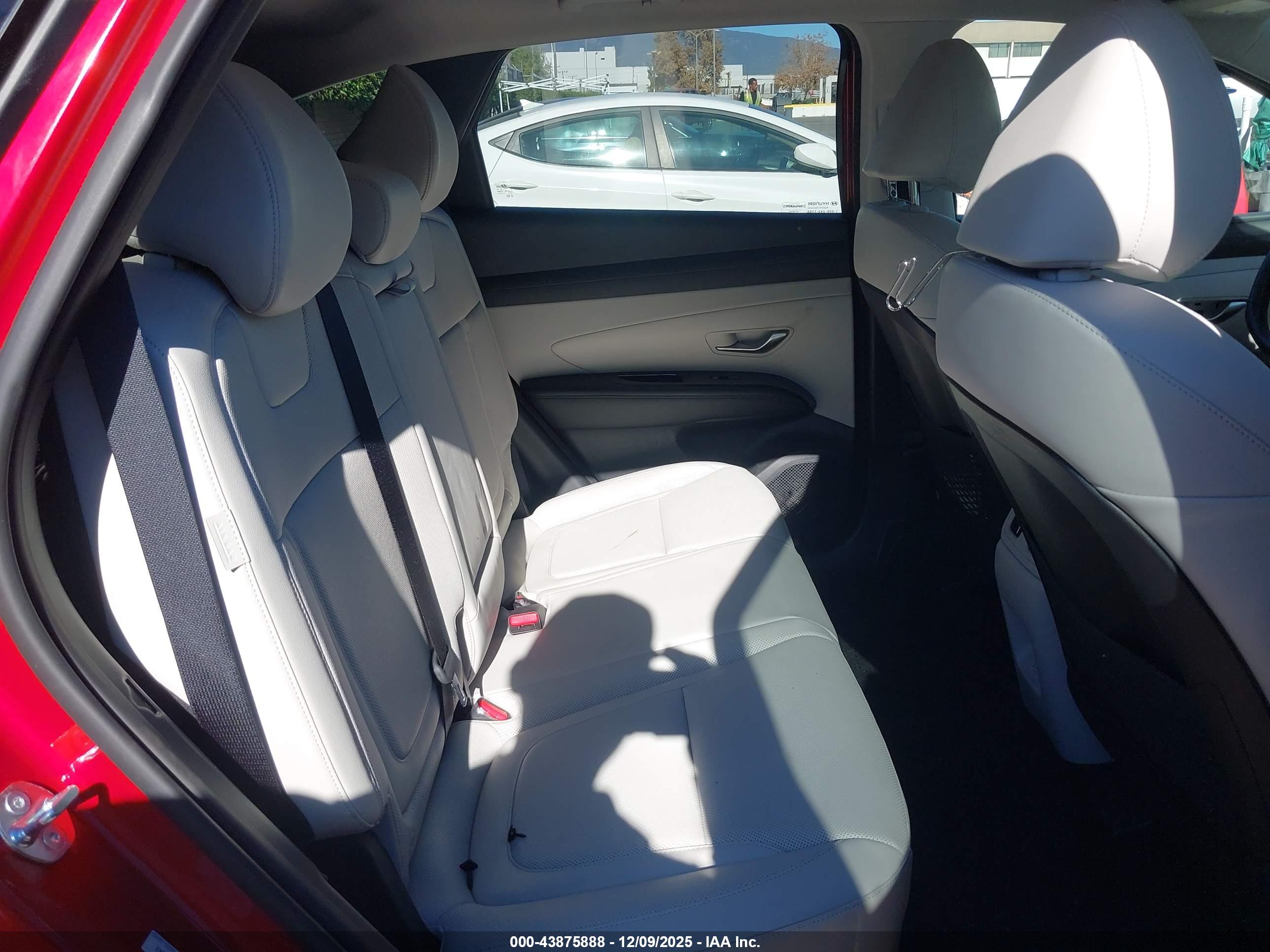 HYUNDAI TUCSON image 8
