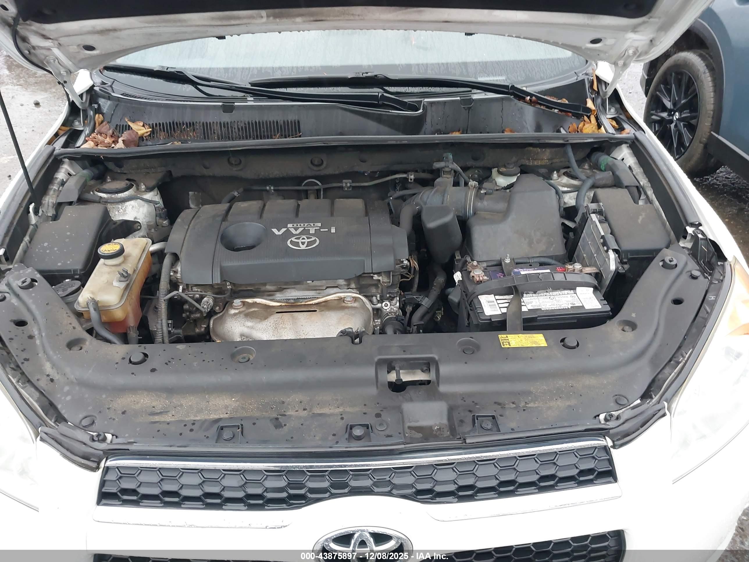 TOYOTA RAV4 image 10