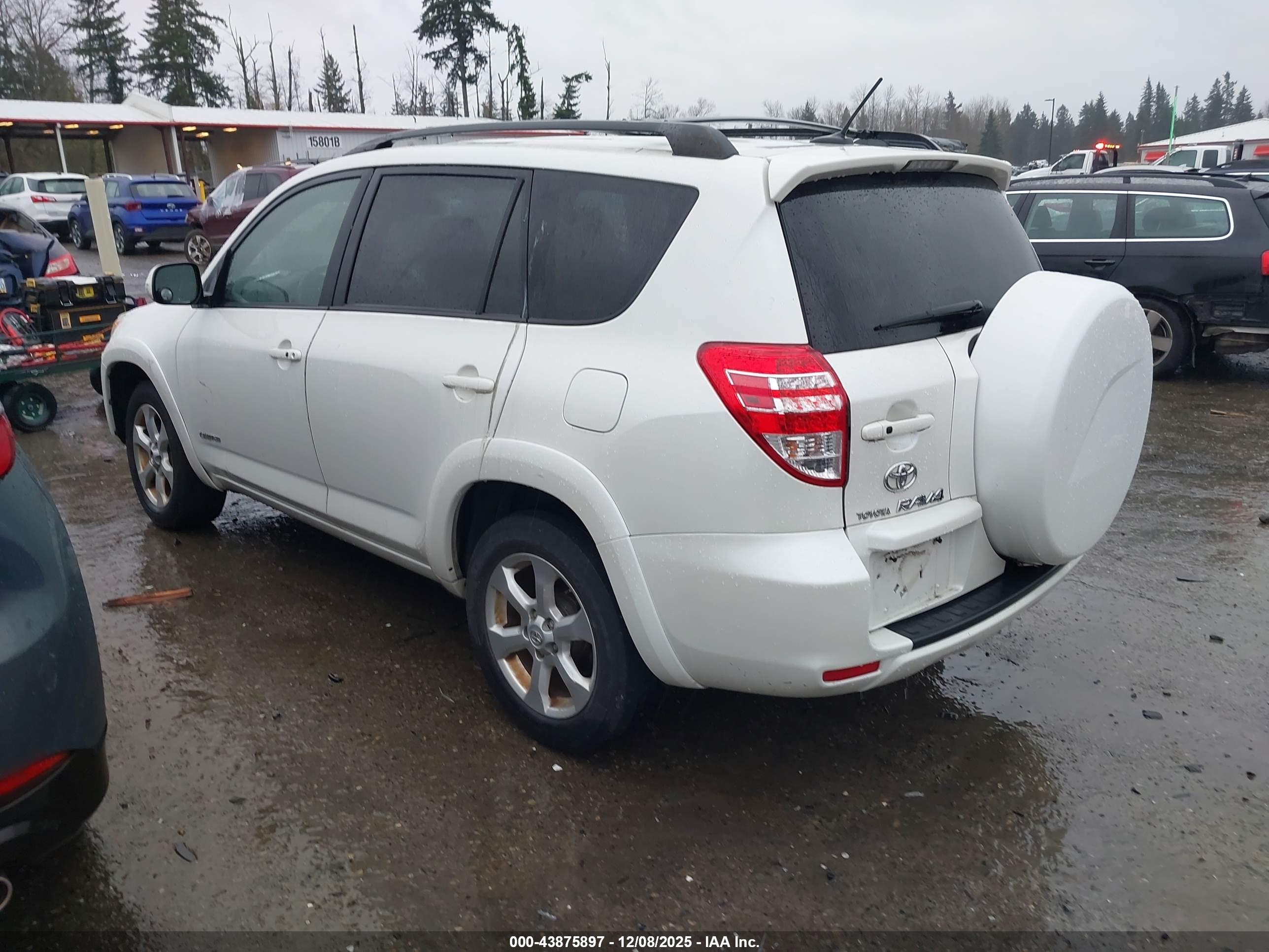 TOYOTA RAV4 image 3