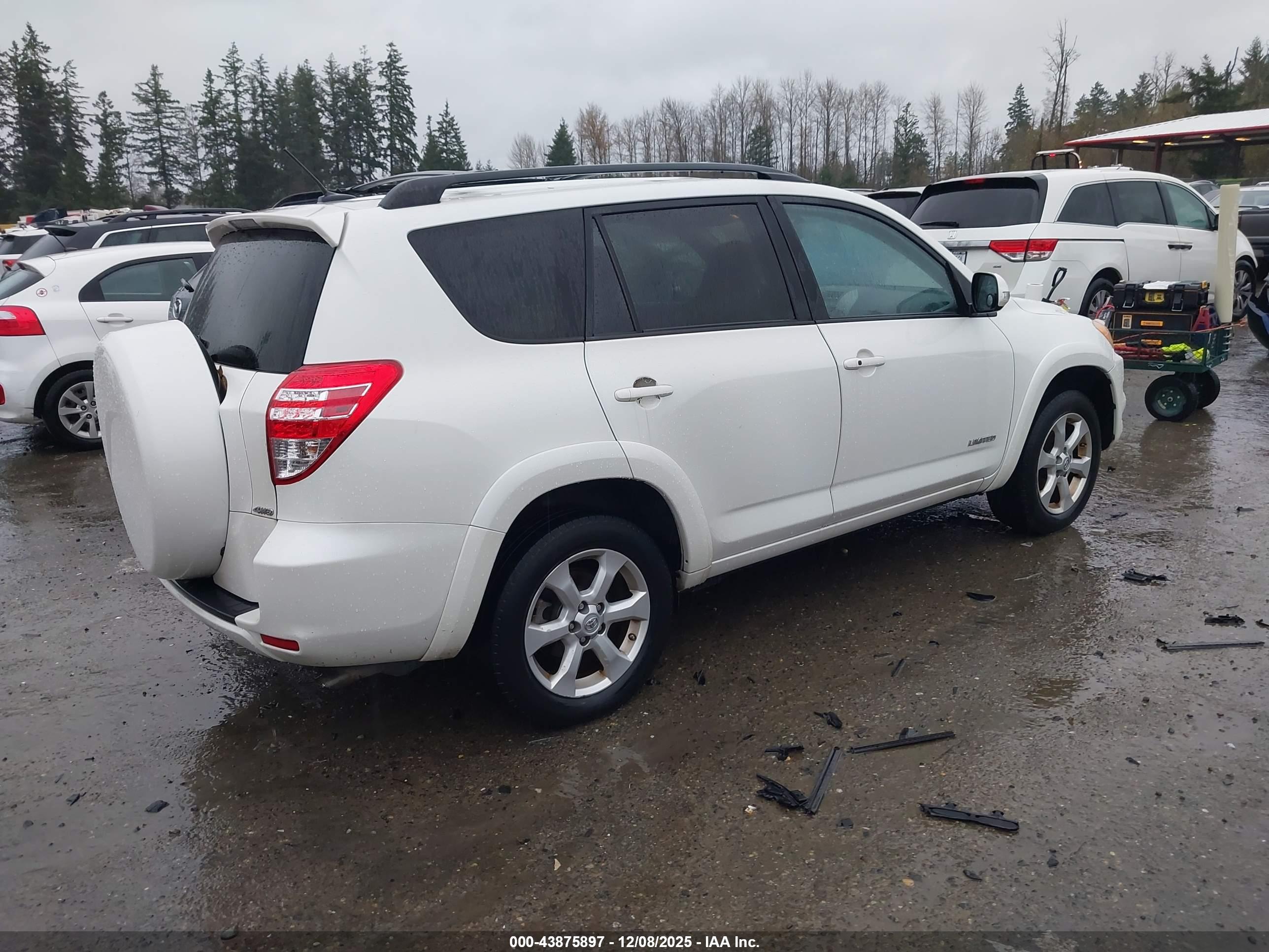 TOYOTA RAV4 image 4