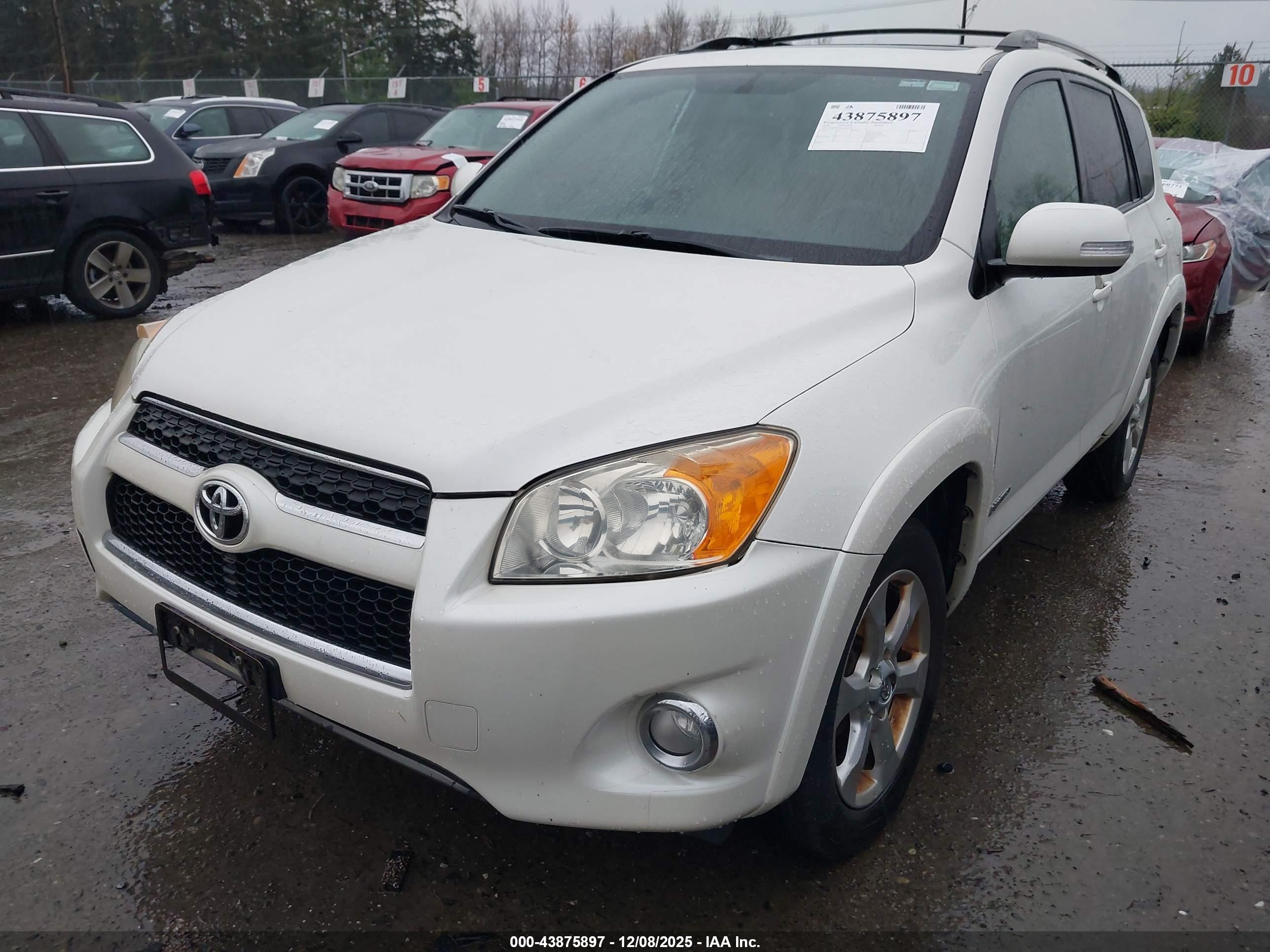 TOYOTA RAV4 image 6