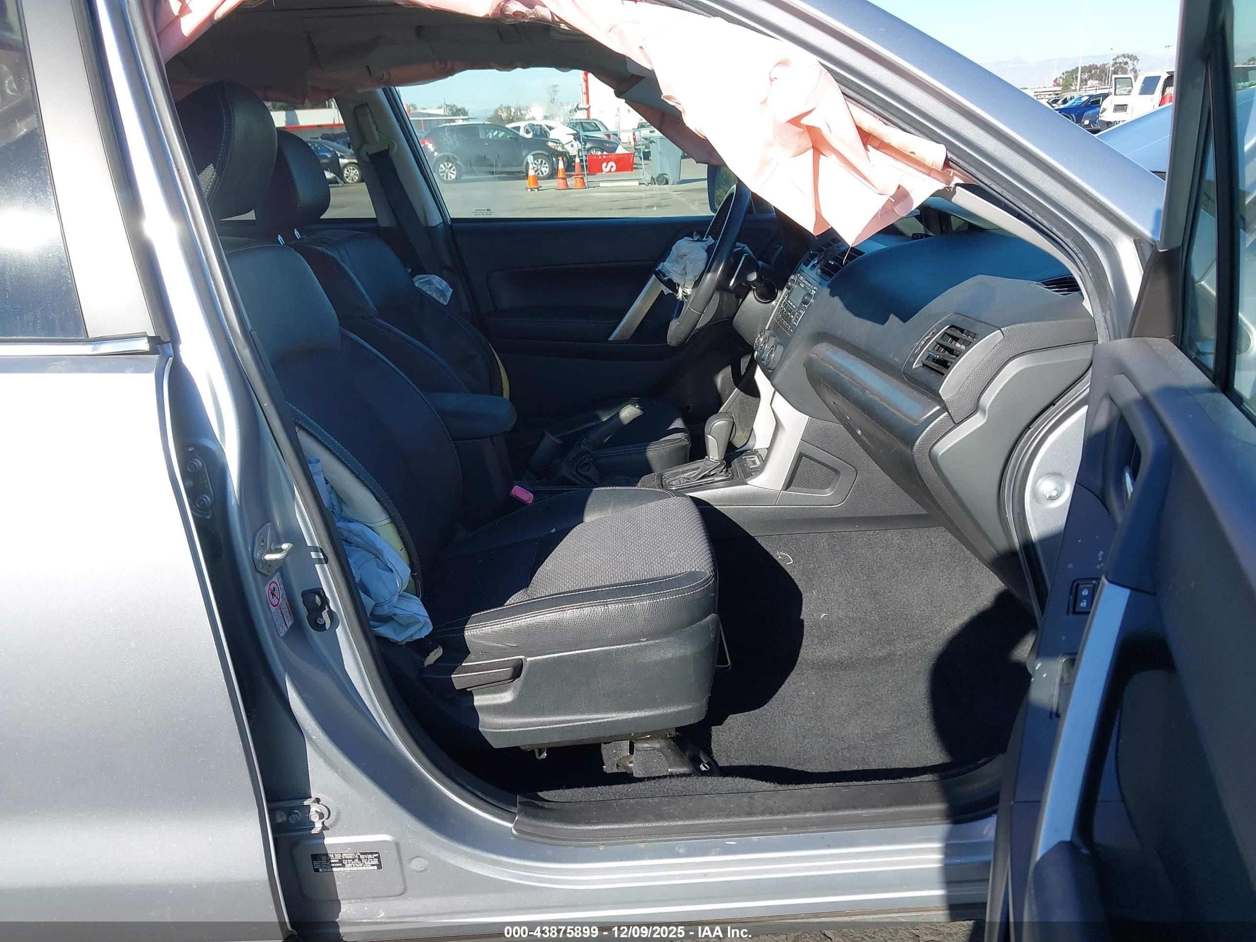 SUBARU FORESTER image 5